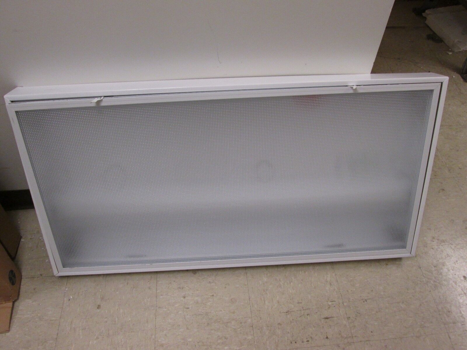 C Lumbia Lighting Recessed Fluorescent Lights SM42-332-FAA19-EU, 12! New Surplus