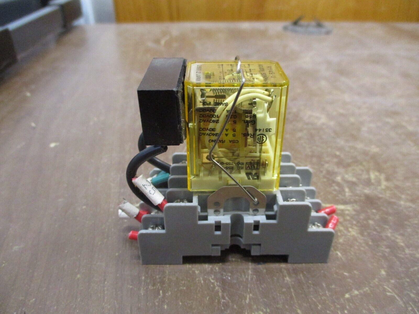 IDEC Relay w/ Base RY4S-U 120V w/ Electrocube RG1782-7 Used