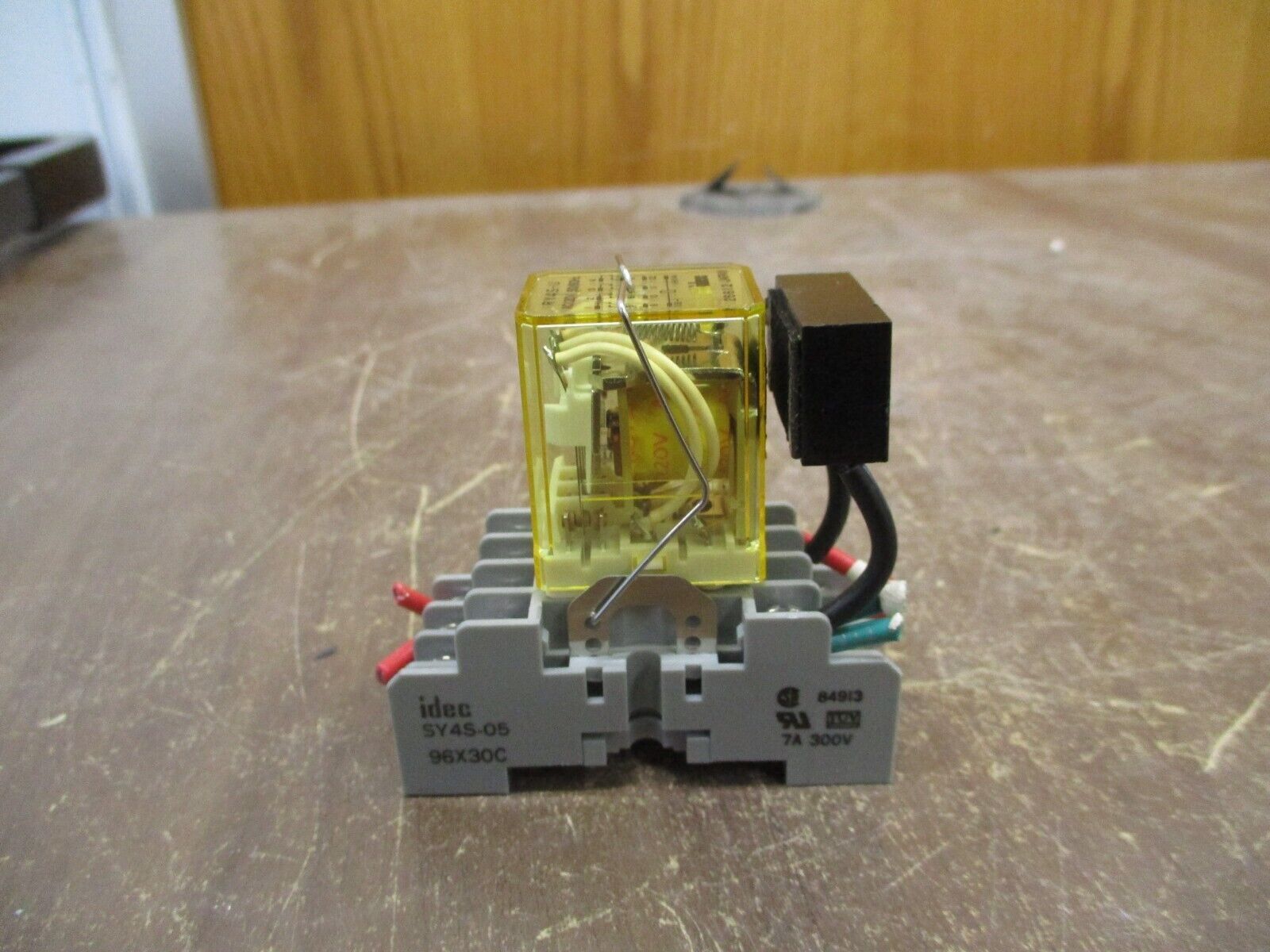 IDEC Relay w/ Base RY4S-U 120V w/ Electrocube Used