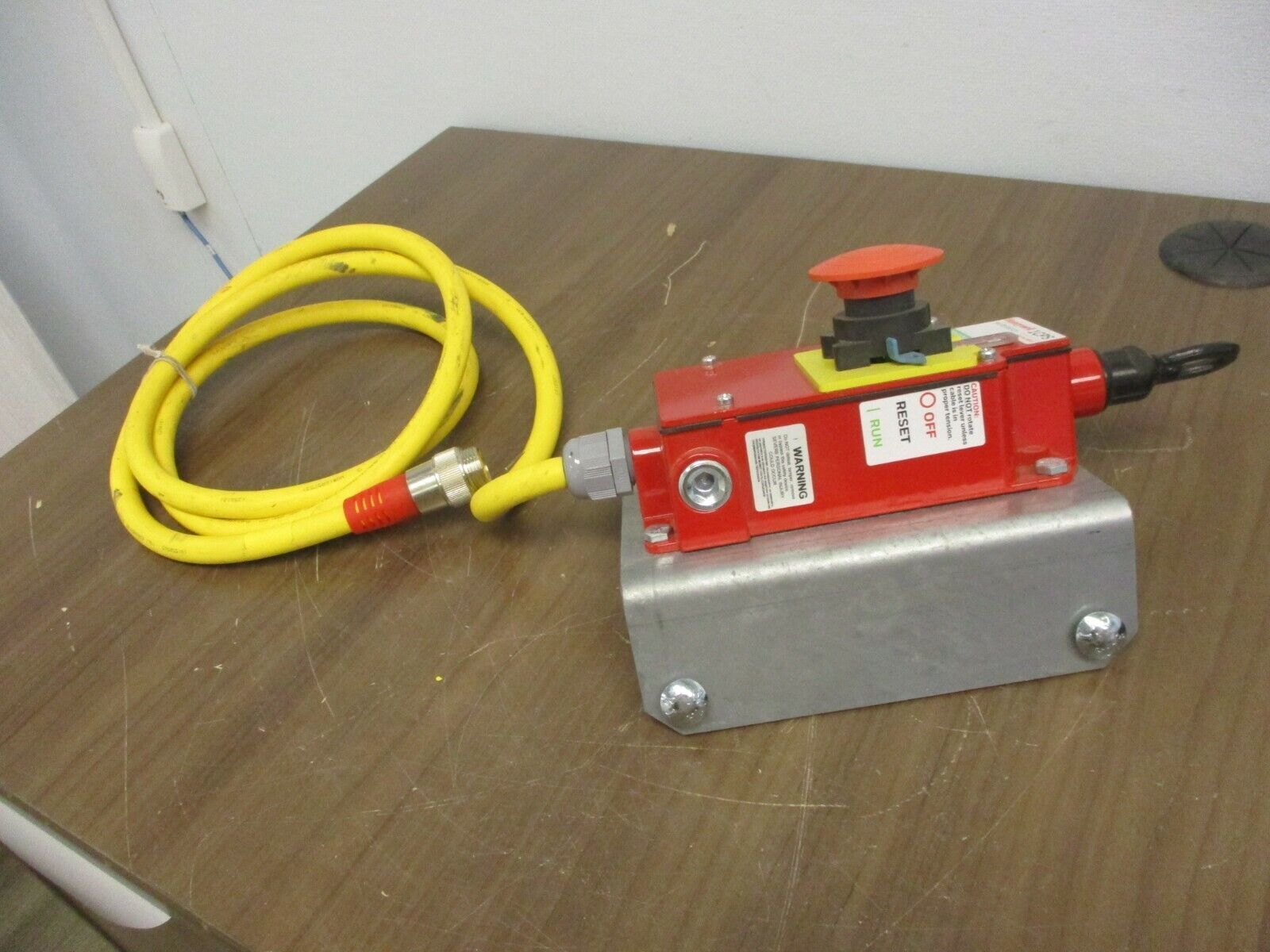 Honeywell Micro Switch Cable Pull Switch 1CPSA2-F03 w/Mounting Plate Type 1 Encl