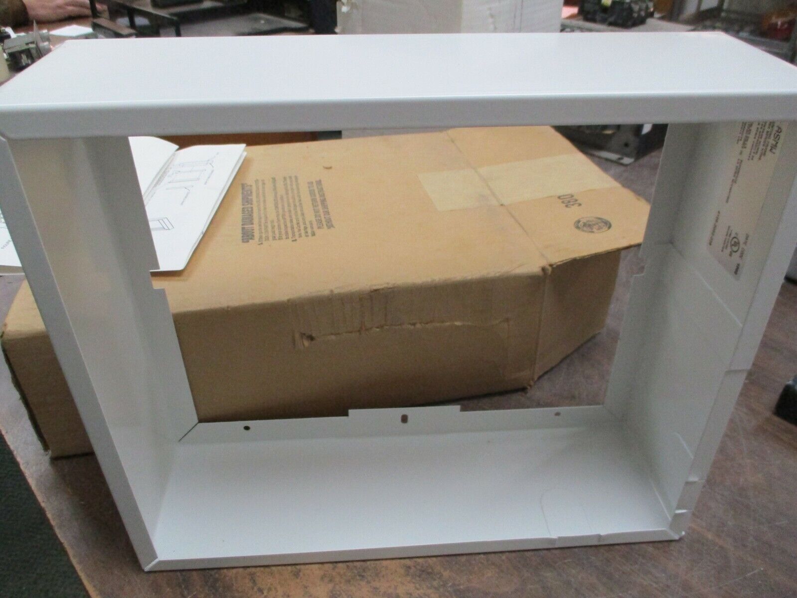 Qmark Surface Mounting Frame CWHSM White New Surplus
