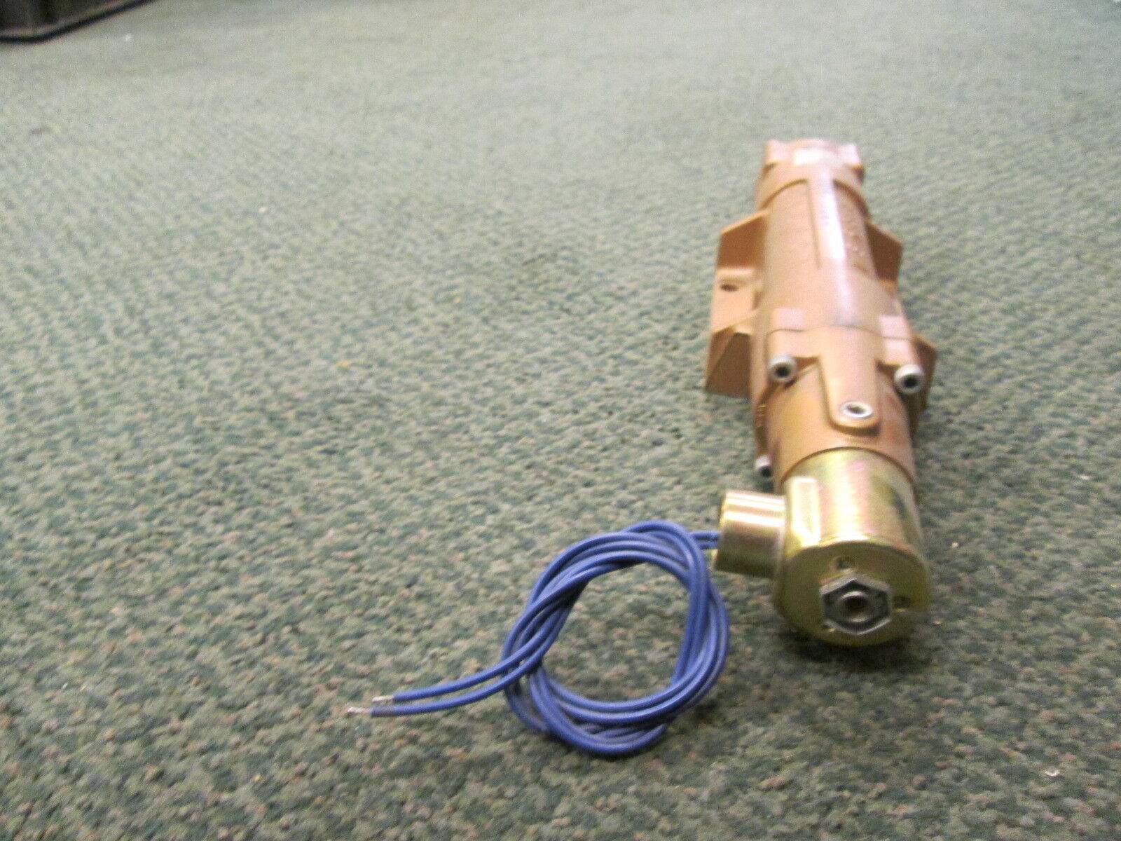 Versa Solenoid Valve VSG-5732-12-120V60 PSI: 50-150 12W 120V 60Hz Used