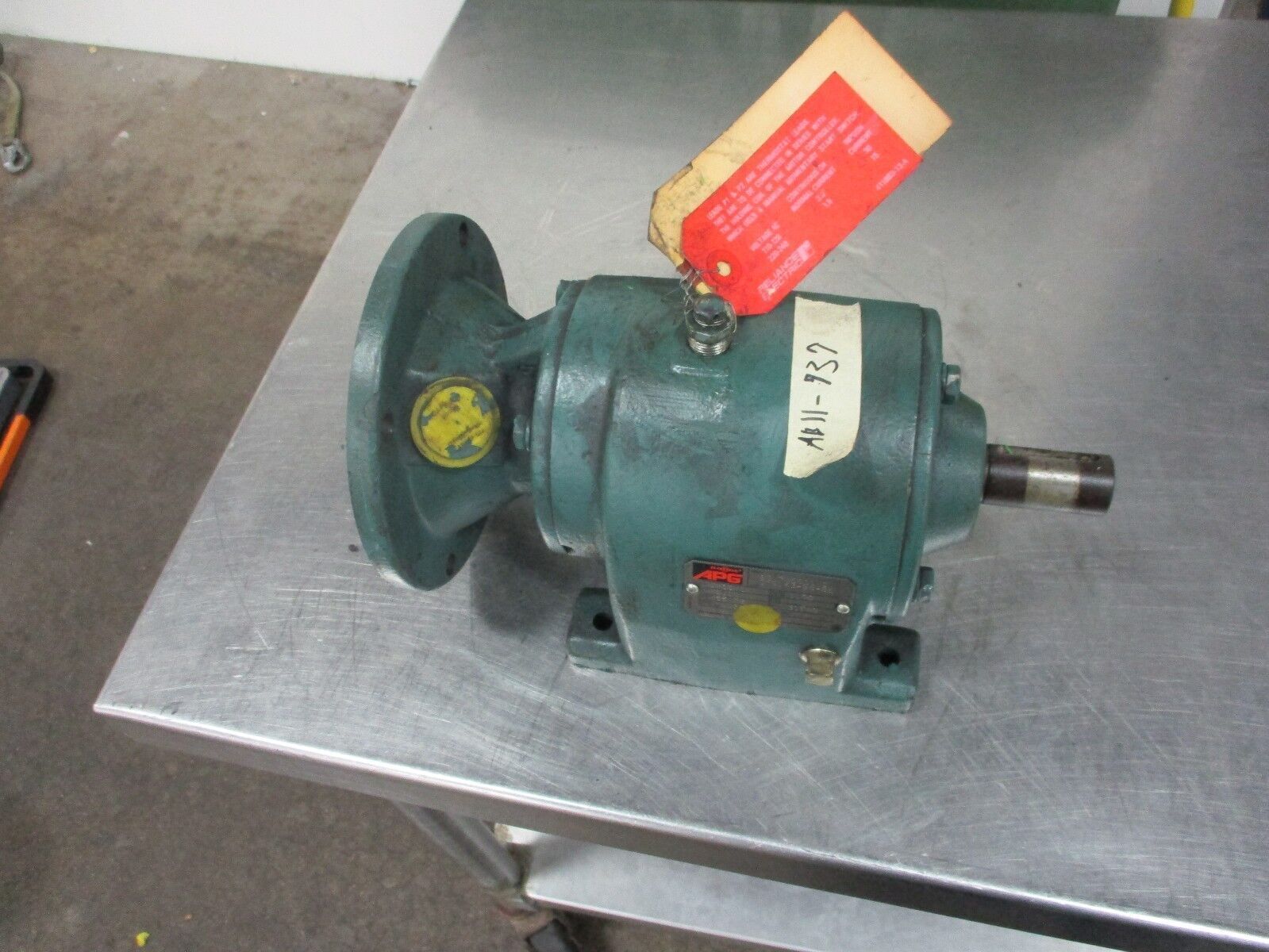 Dodge APG Gear M661740001VZ Size:140DM1A 1.11HP In 55.73RPM Out Ratio:31.40 Used