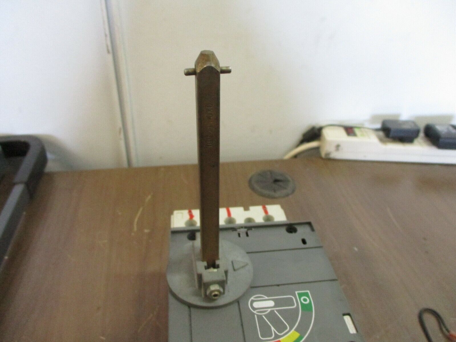ABB SACE S4H Breaker Disconnect S4H-PR211 250A Trip 3P 600V w/ Aux Switch Used