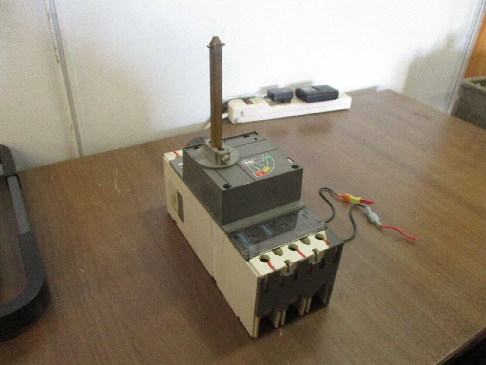 ABB SACE S4H Breaker Disconnect S4H-PR211 250A Trip 3P 600V w/ Aux Switch Used