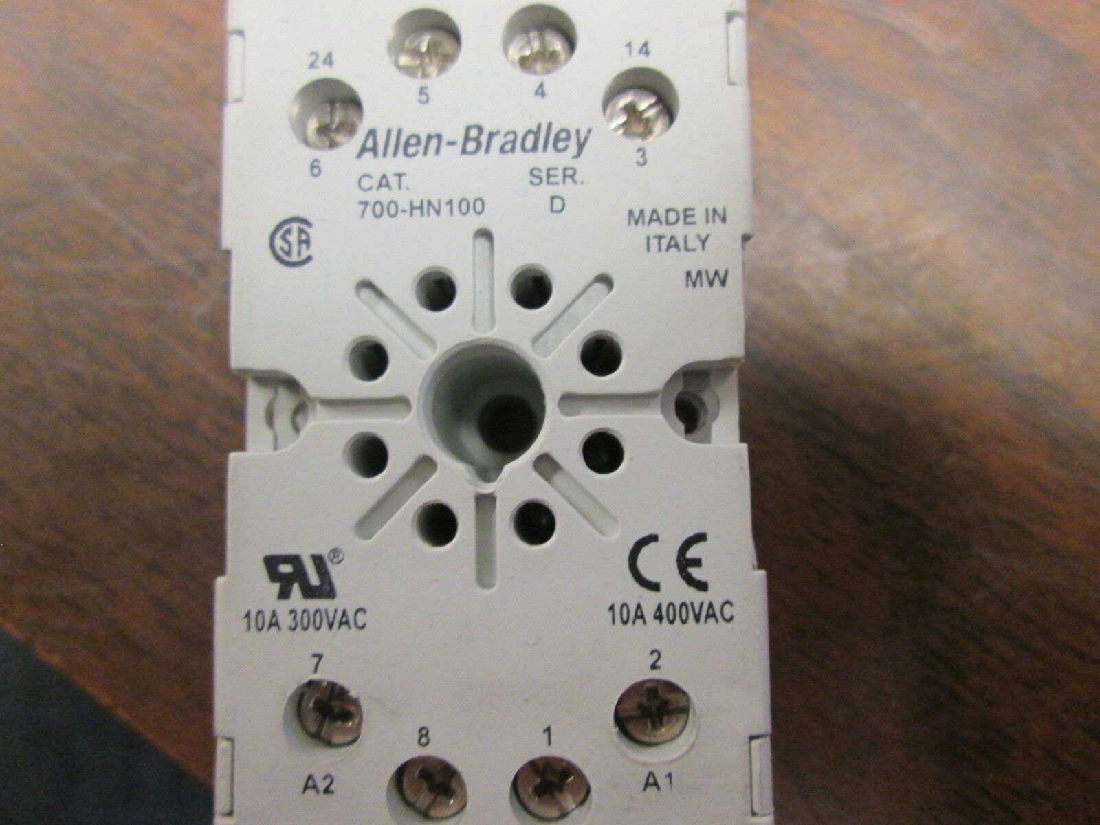 Allen-Bradley Relay w/ Base 700-HA32Z24/700-HN100 24VDC 10A Used