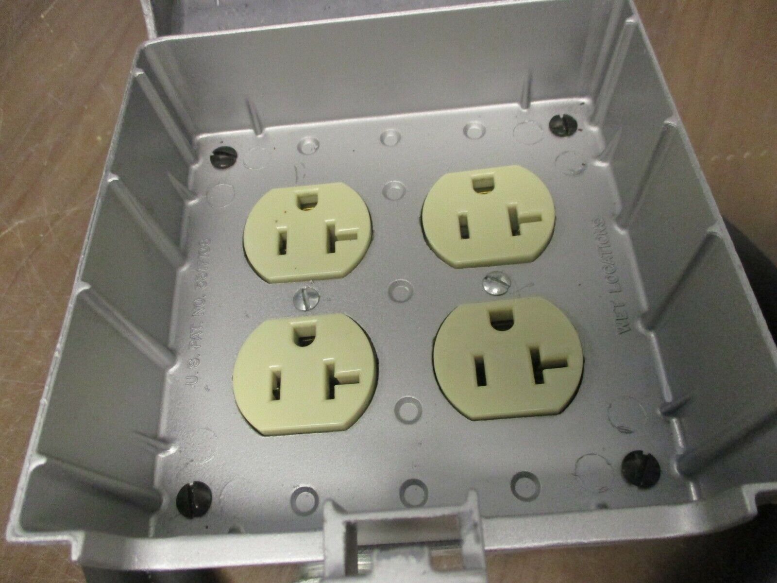 Thomas & Betts Red Dot Code Keeper Quad Receptacle 115V Wet Locations Used