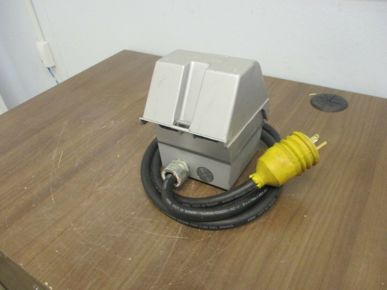 Thomas & Betts Red Dot Code Keeper Quad Receptacle 115V Wet Locations Used
