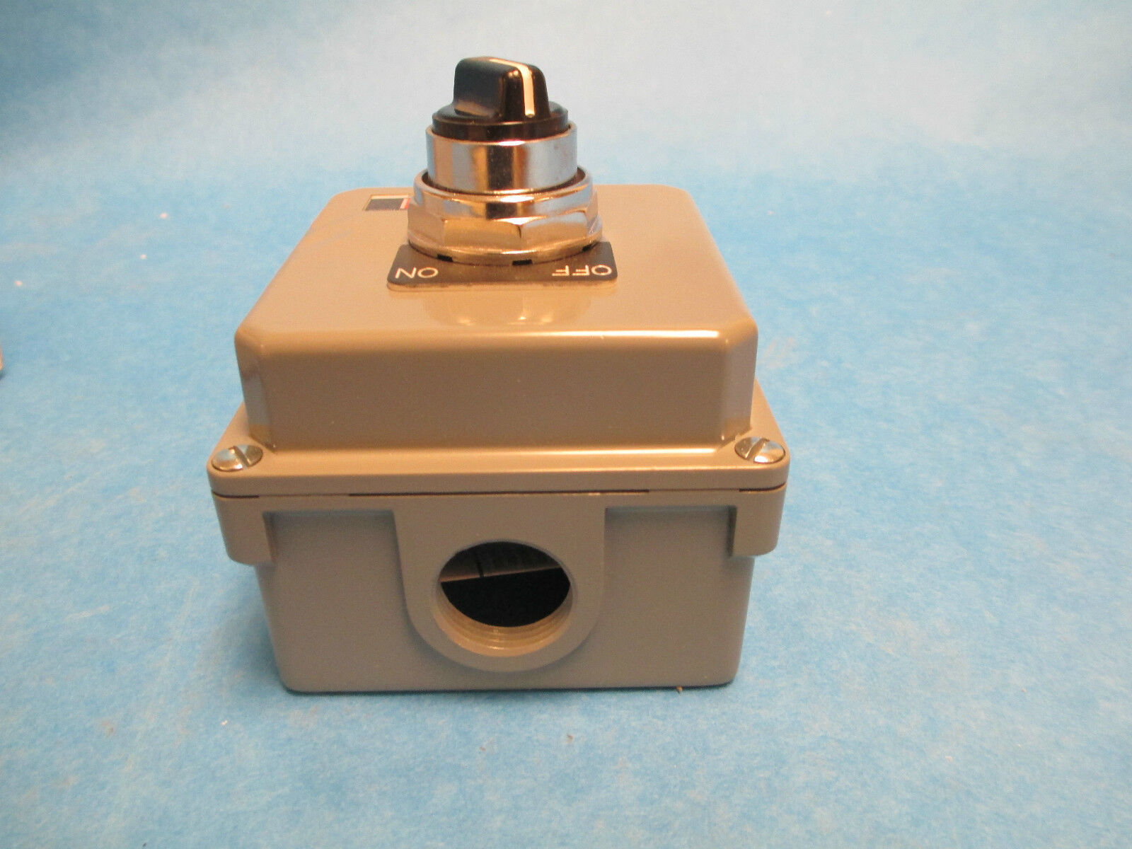 Cutler-Hammer Button Station E20Y01A26 Sing Rotary Switch New Surplus