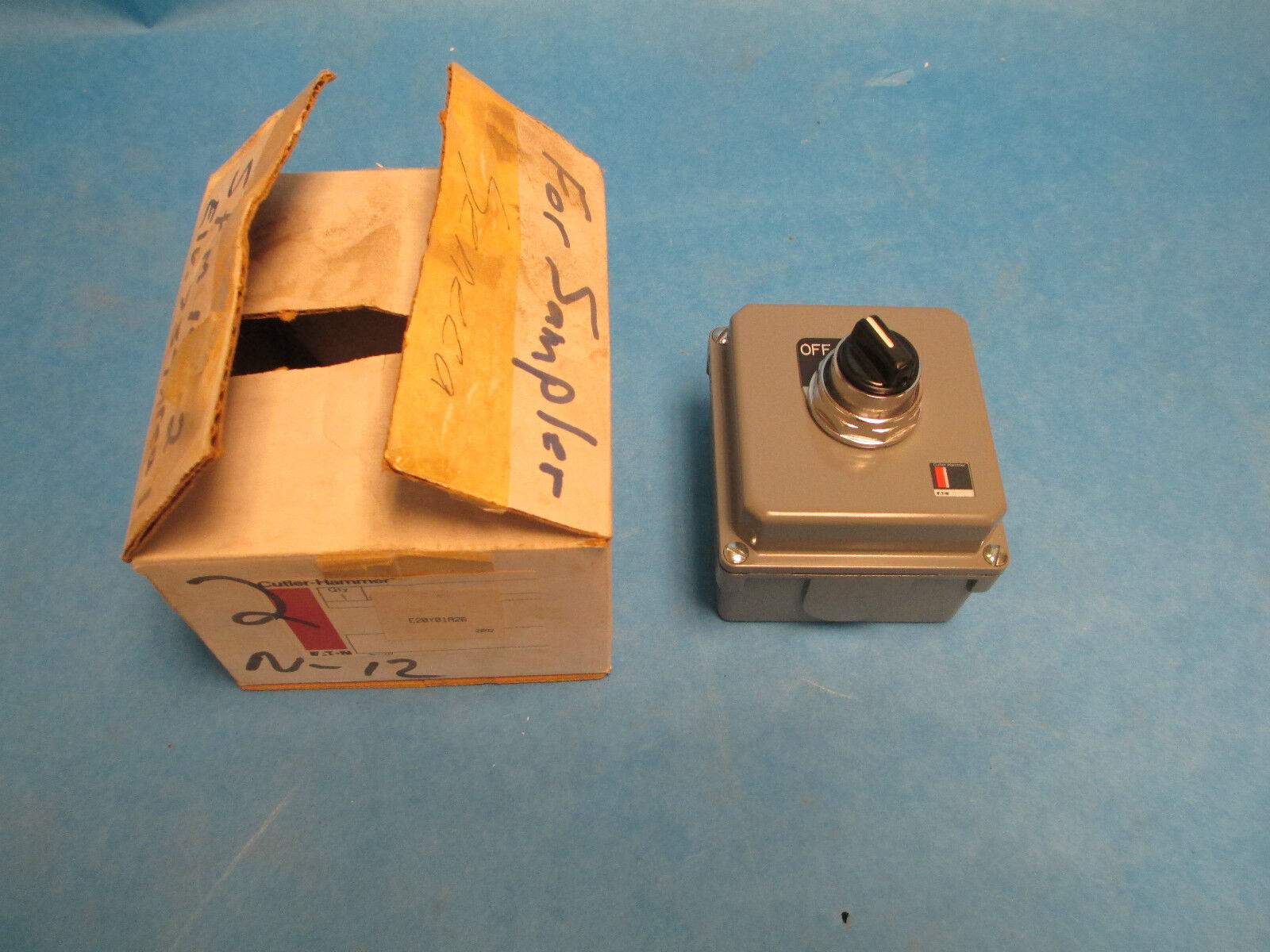 Cutler-Hammer Button Station E20Y01A26 Sing Rotary Switch New Surplus