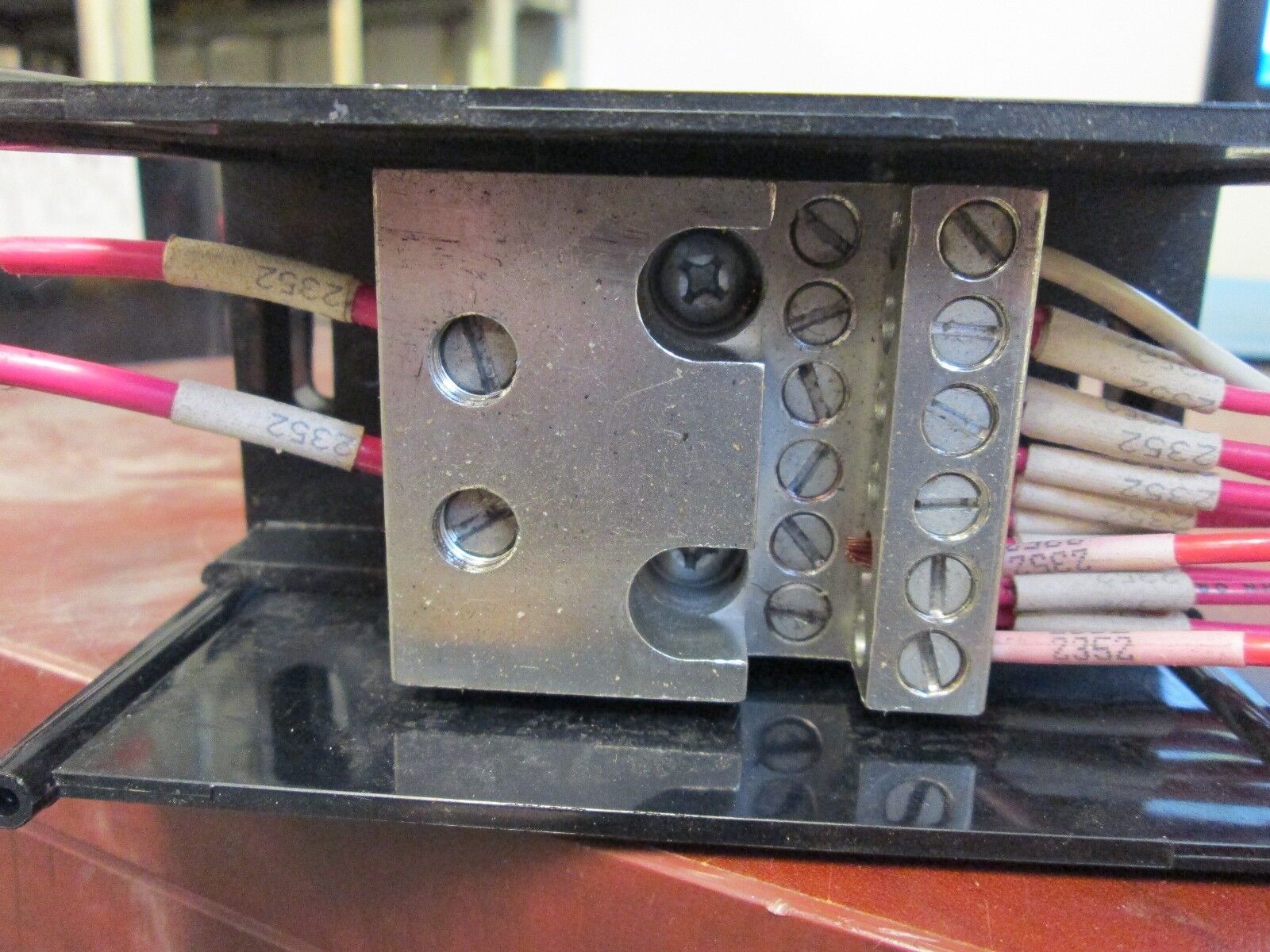 Ferraz Shawmut/Gould Terminal Block 68161 Line:(2) 2/0-#14 Load:(12) #4-#14 Used