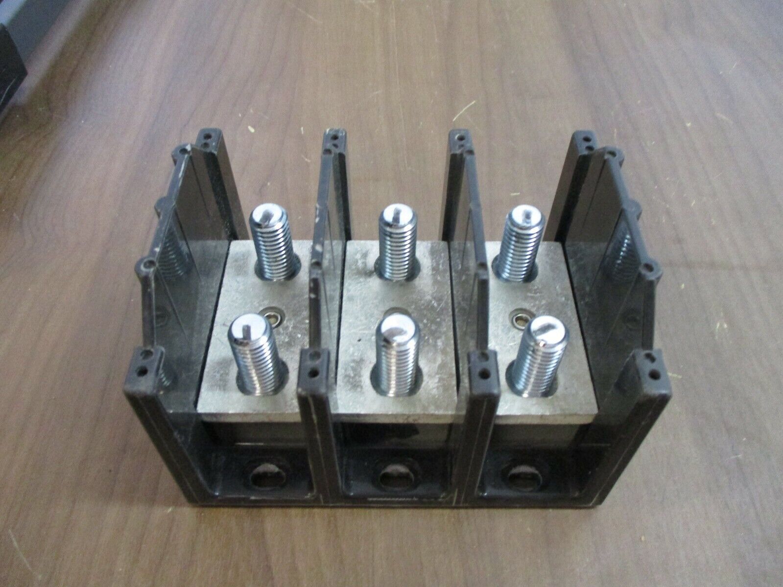 Buss Power Distribution Block 16394-3 400A 600V 3P Line: (1) 1/2-13 STUD Used