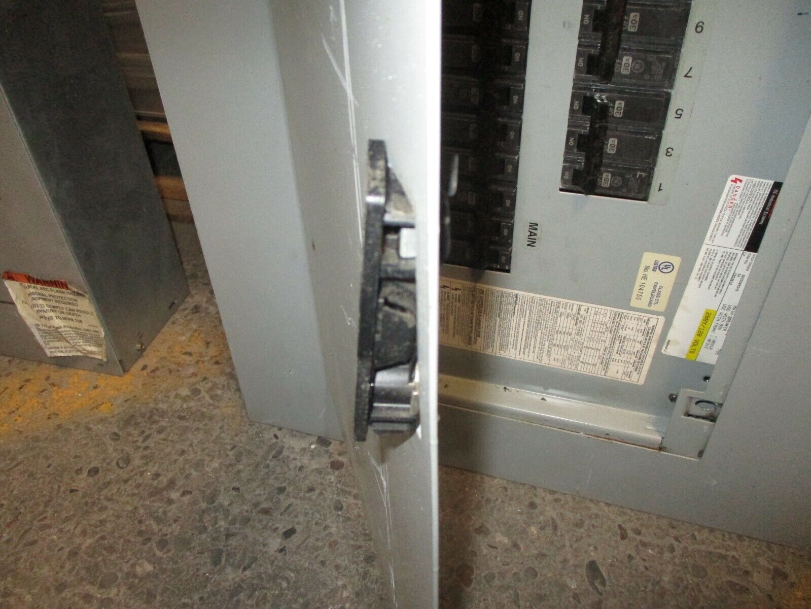 GE Main Breaker Circuit Breaker Panel AQF3241ATX 100A Main 125A Max 208Y/120V