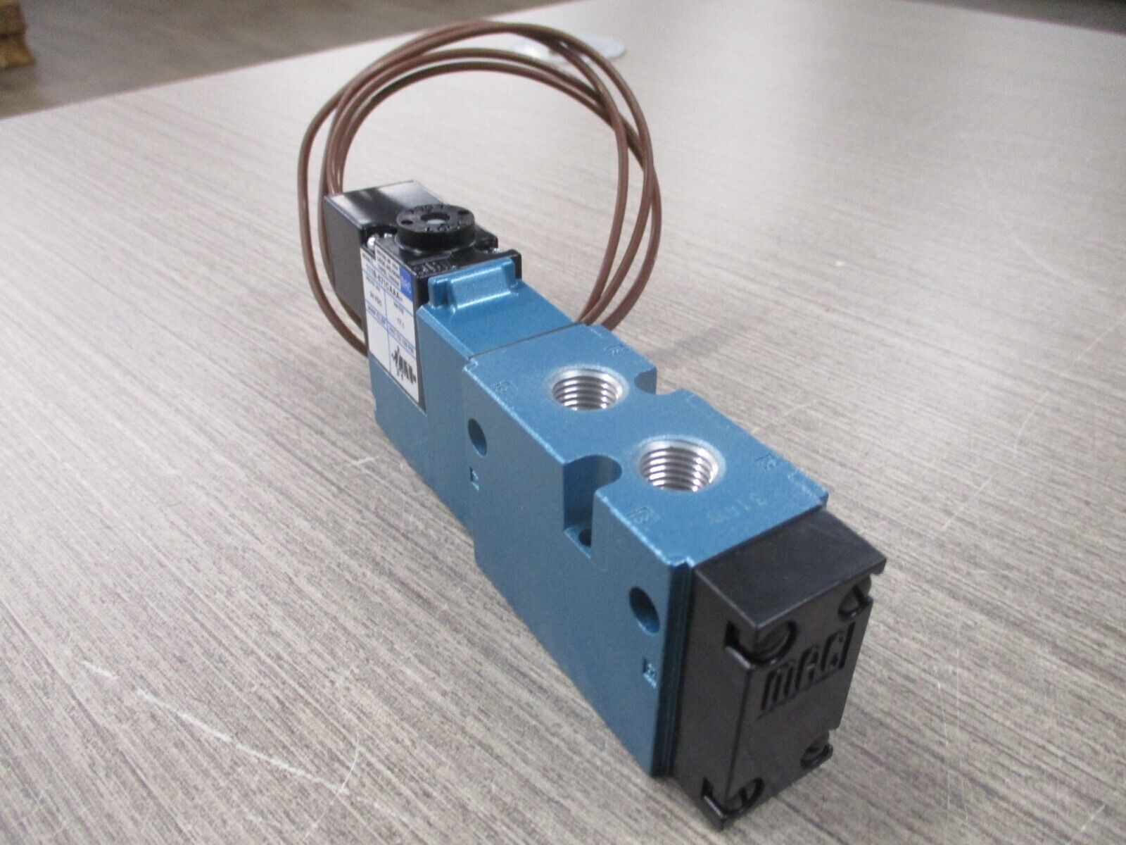 MAC Solenoid Valve 811C-PM-871CA-152 VAC-150 PSI *No Box* New Surplus