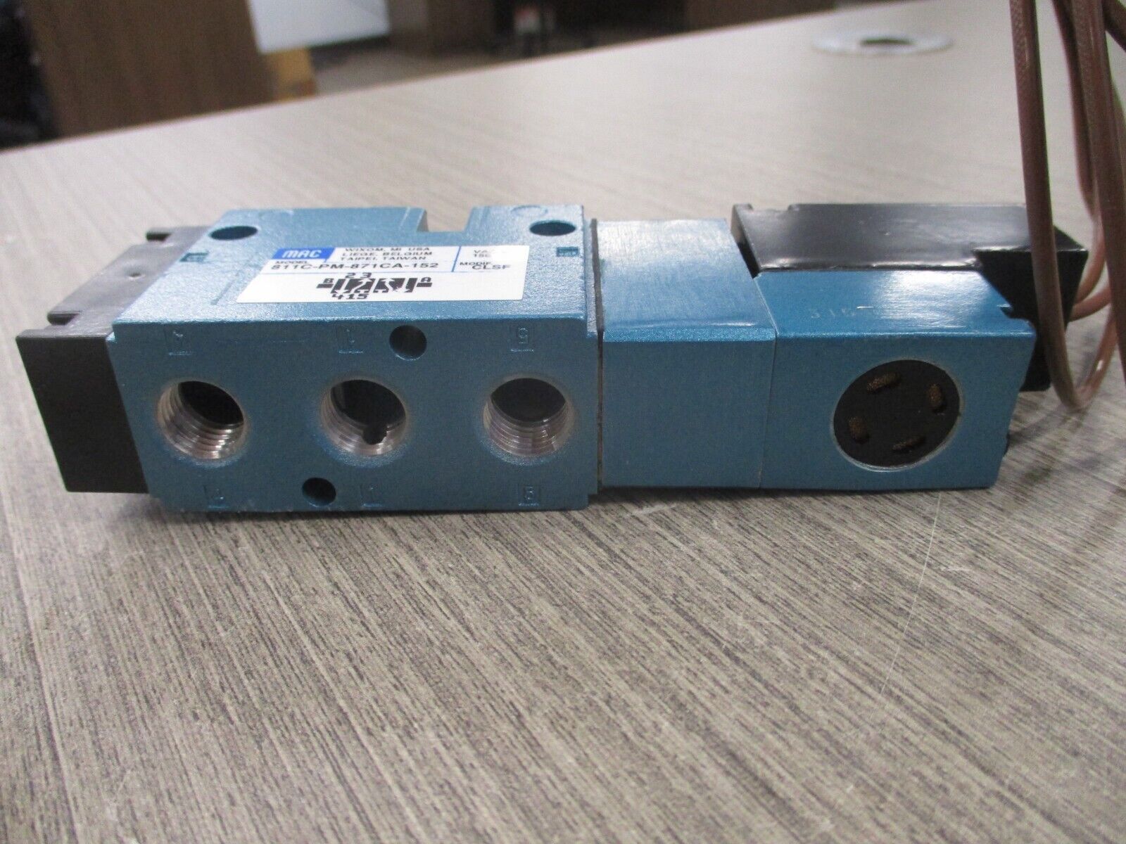 MAC Solenoid Valve 811C-PM-871CA-152 VAC-150 PSI *No Box* New Surplus