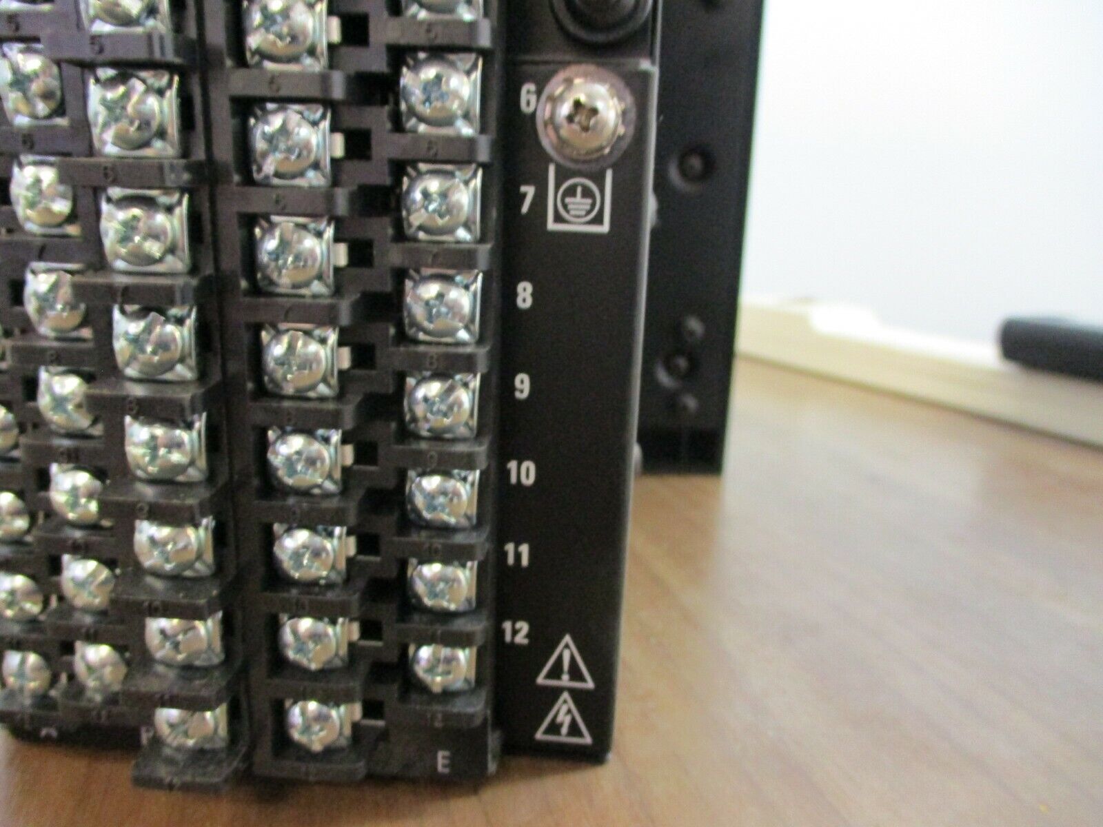 GE Multilin 350 Feeder Protection System 350-E-P5-G5-H-E-S-N-N-SN-D-H Used
