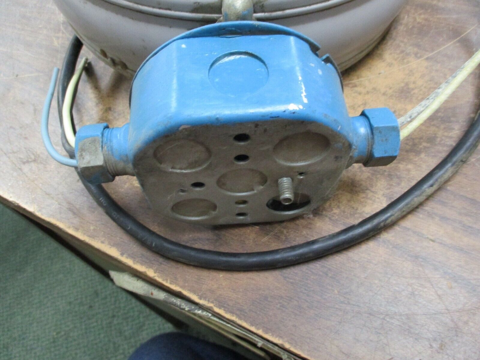 Appleton Reclite Cord Reel RE 1519G-1625 6A 250V w/Light Fixture/Receptacle Used