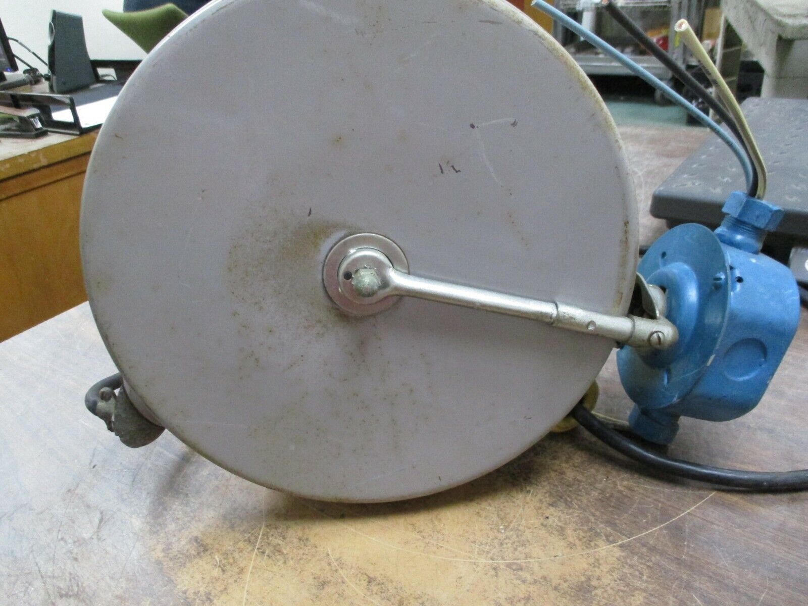 Appleton Reclite Cord Reel RE 1519G-1625 6A 250V w/Light Fixture/Receptacle Used