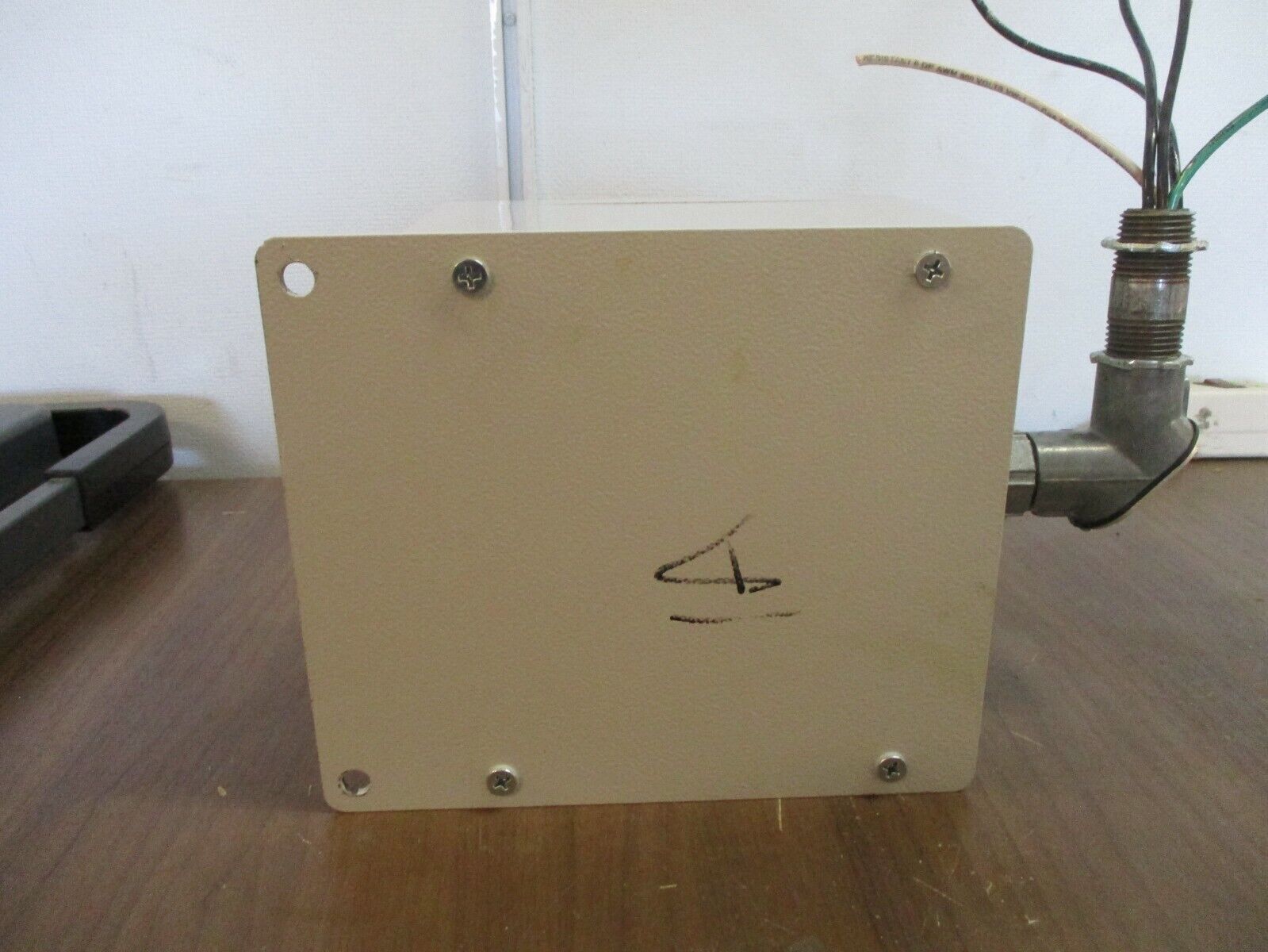 V-Blox Surge Suppressor VB-3B 120/208V 3Ph 50/60Hz *Broken Light* Used