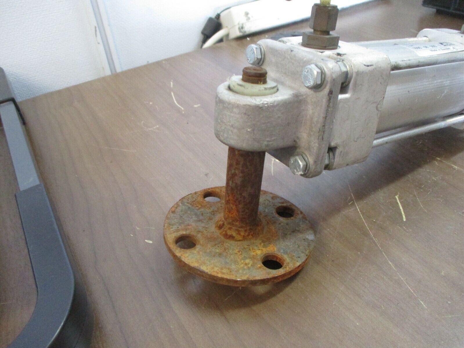 Mecman Series 1600 Pneumatic Air Cylinder 1605-08-000-1 10bar Stroke: 80mm Used