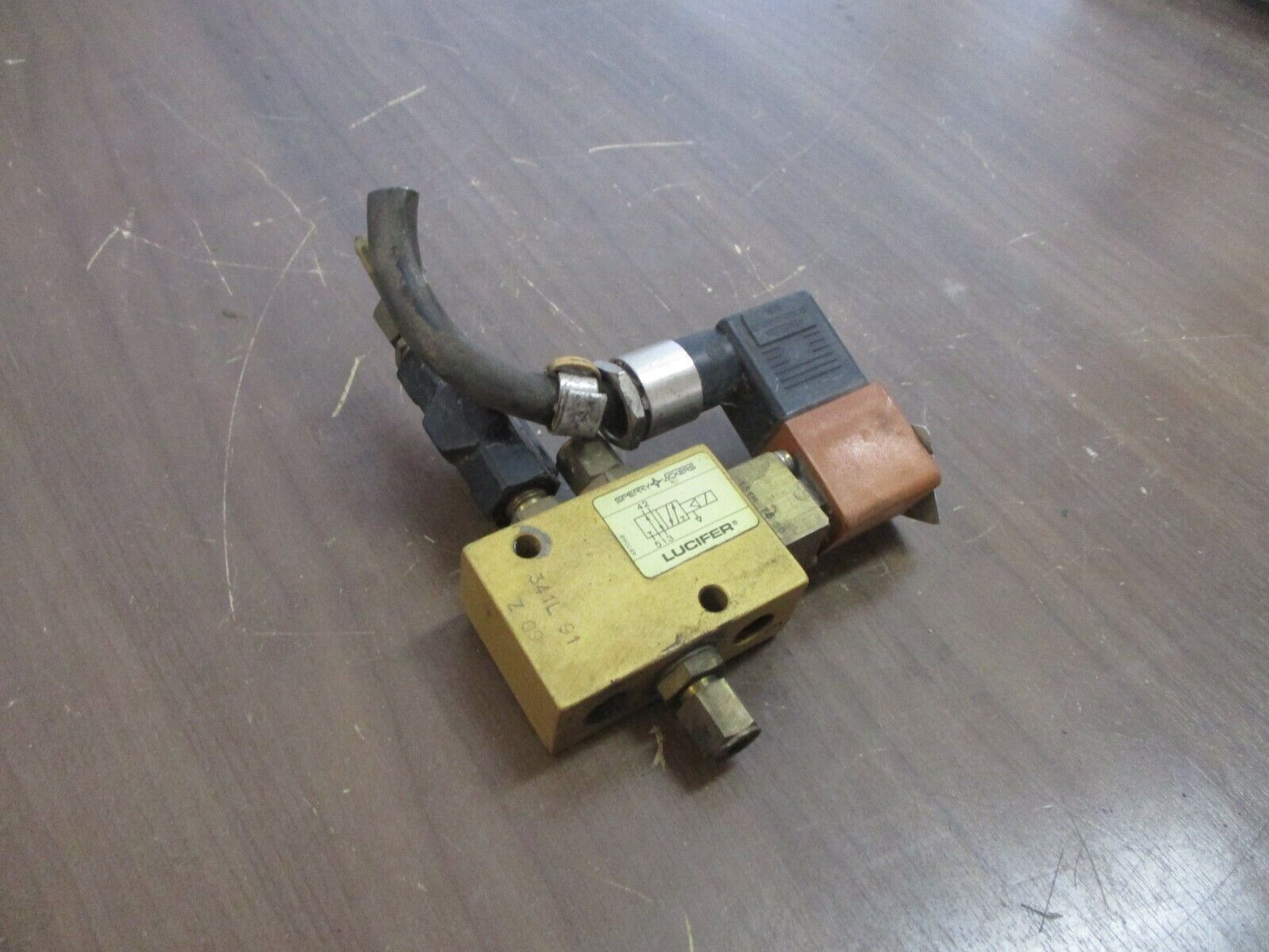 Sperry-Vickers Lucifer Solenoid Valve 341L 91 Used