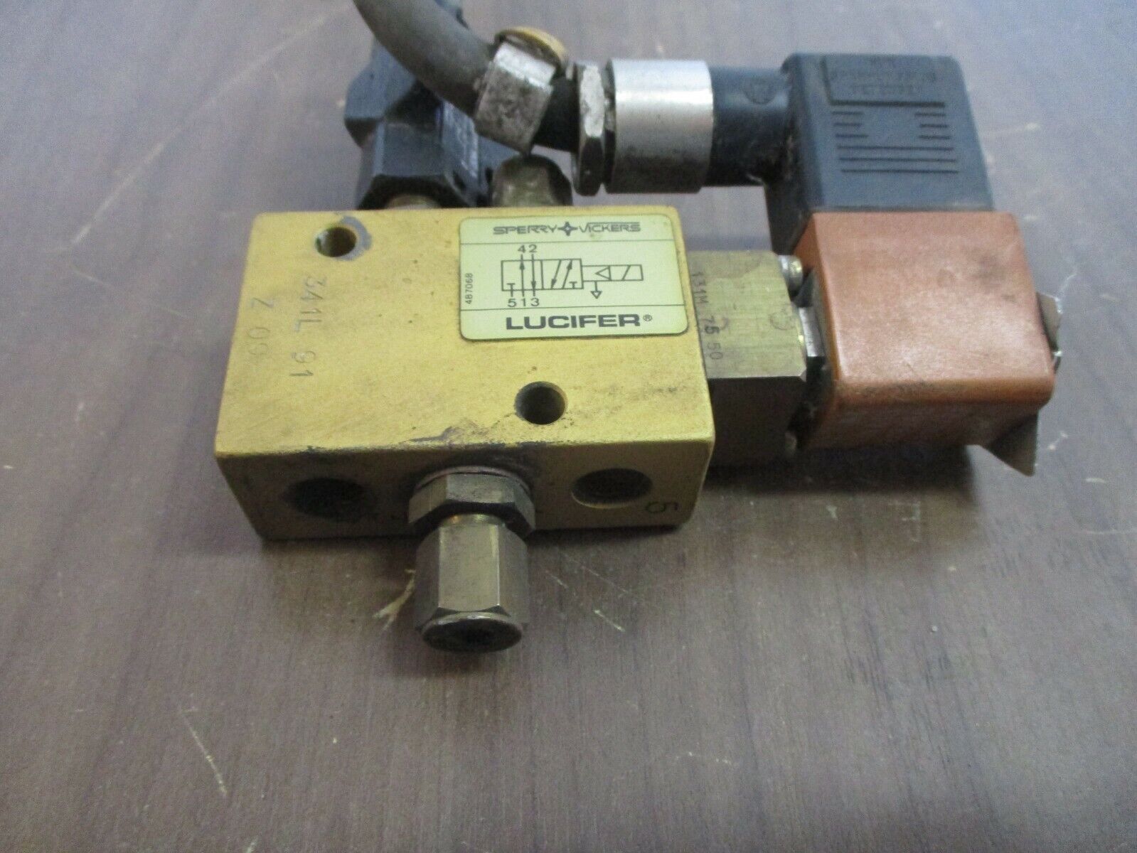 Sperry-Vickers Lucifer Solenoid Valve 341L 91 Used