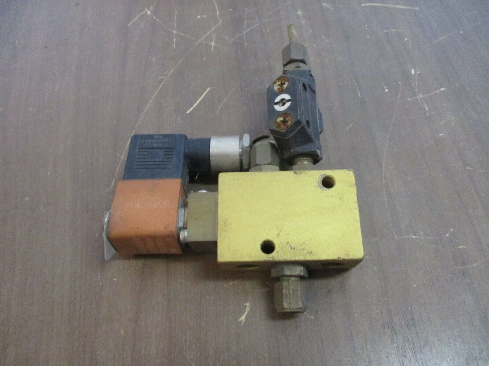 Sperry-Vickers Lucifer Solenoid Valve 341L 91 Used