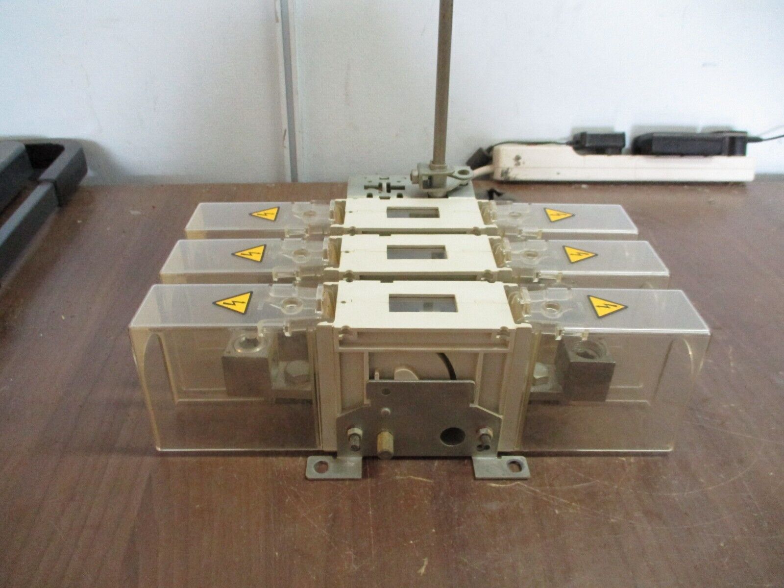 Bussmann Non-Fusible Disconnect Switch BDNF200A 200A 600V 3Ph Used
