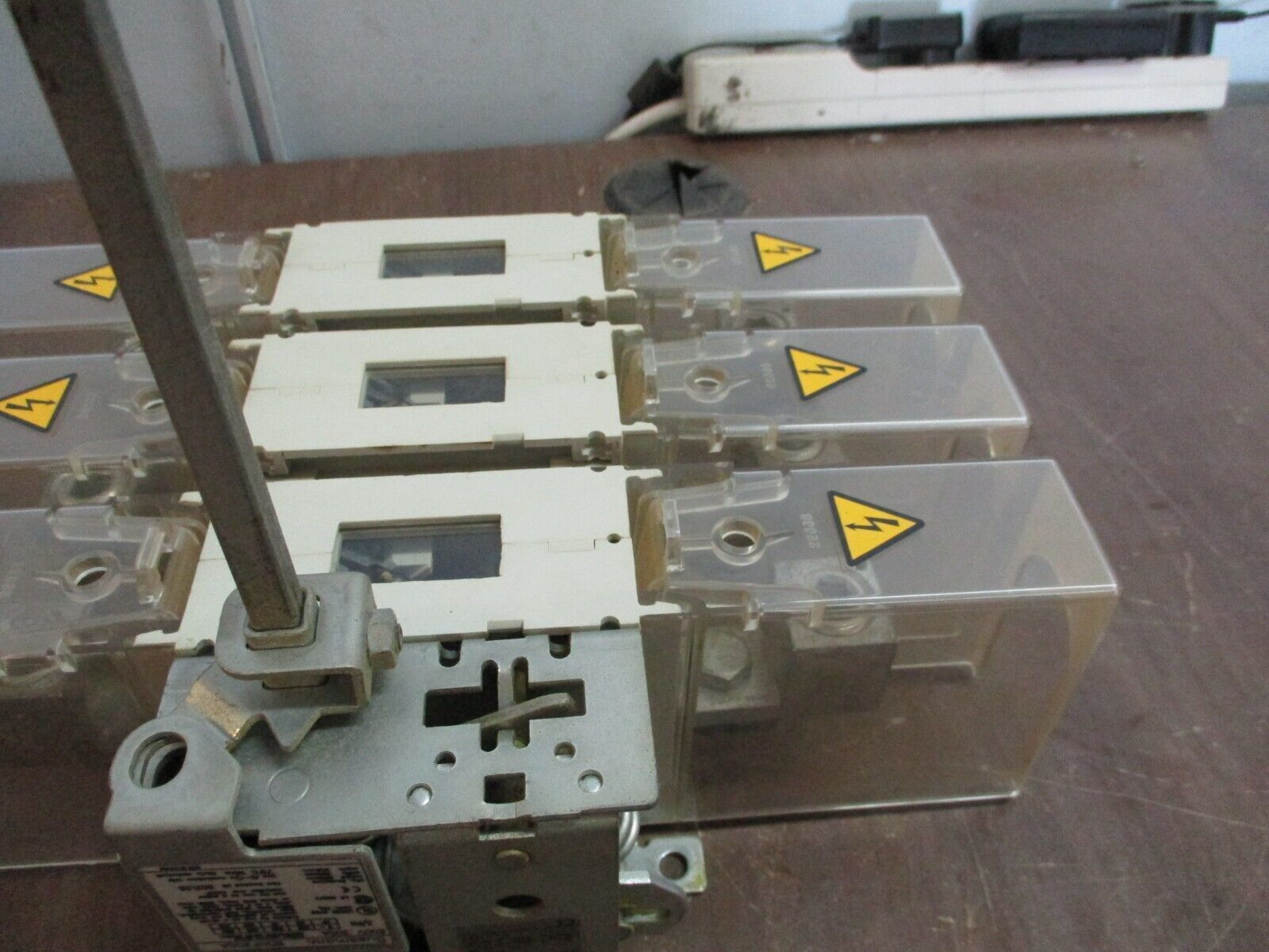 Bussmann Non-Fusible Disconnect Switch BDNF200A 200A 600V 3Ph Used