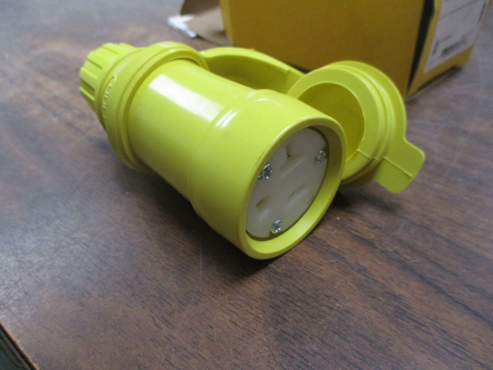 Hubbell Connector HBL15W33 New Surplus