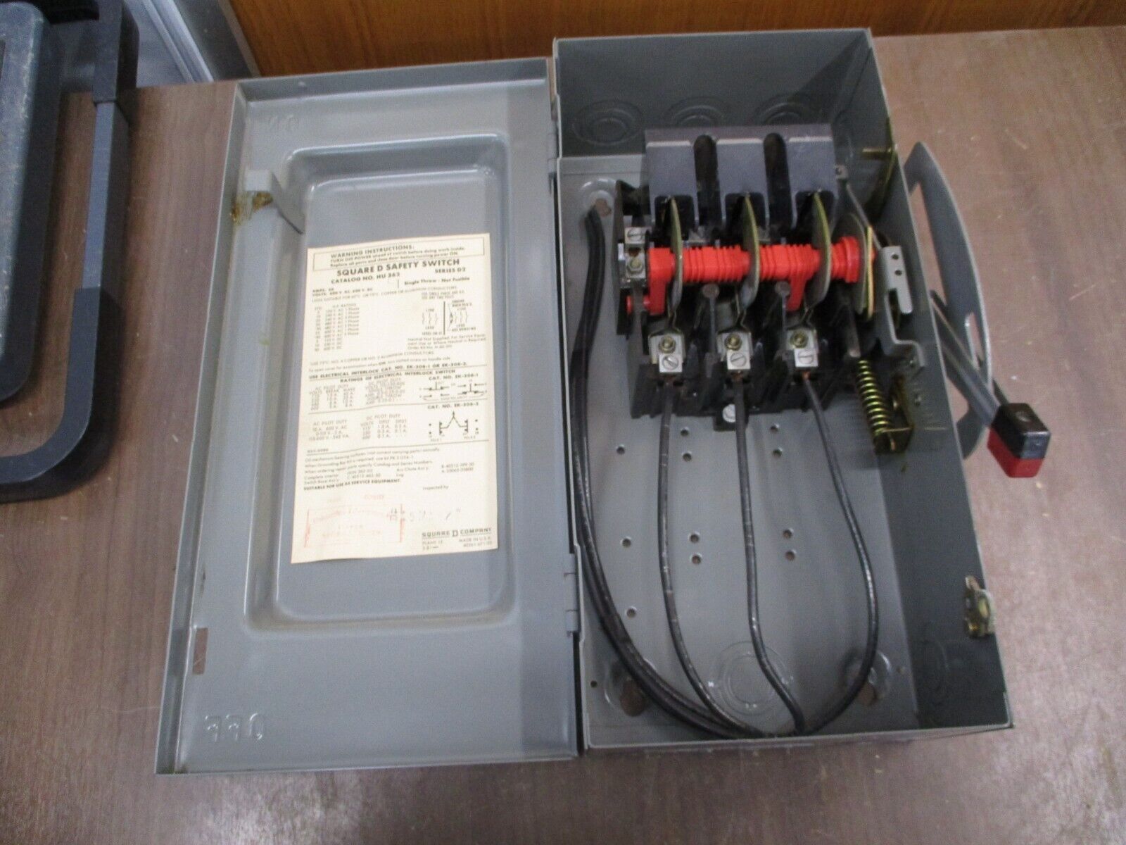 Square D Non-Fusible Safety Switch HU362 60A 600V 3P Nema 1 Enclosure Used