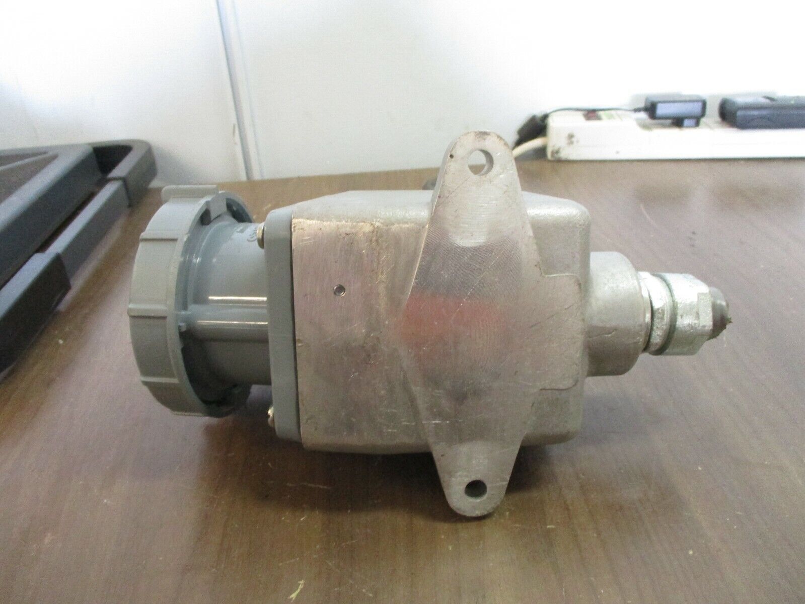 Cooper Receptacle w/ Base CD460R9W 60A 250V 3P 4W Used