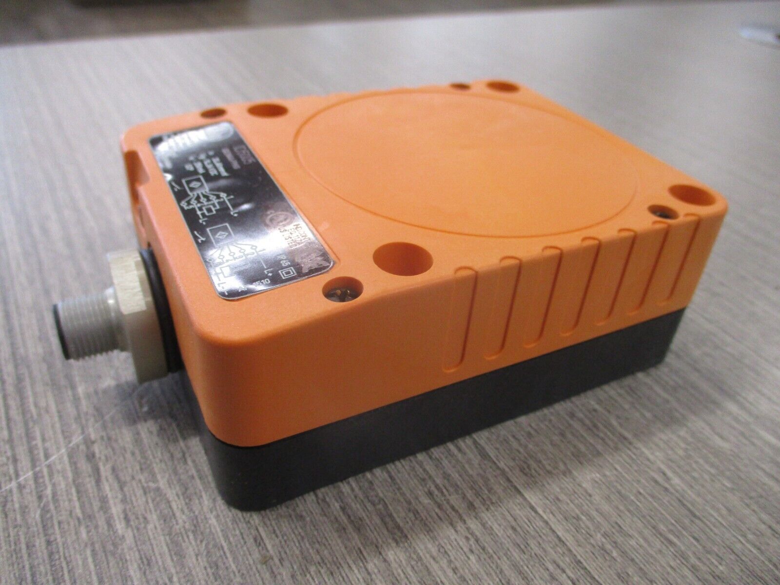 ifm efector 100 Inductive Proximity Sensor ID8505 New Surplus