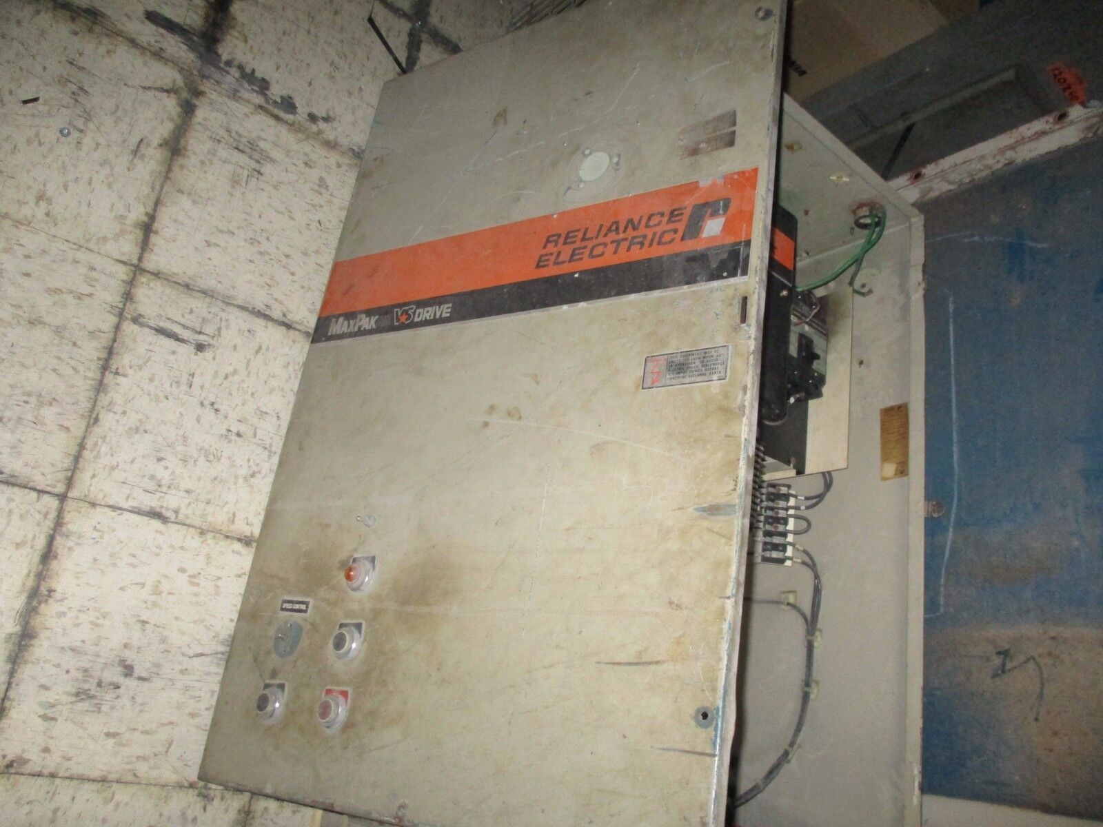 Reliance DC Drive 25C61 25HP *Broken Hinges* Used