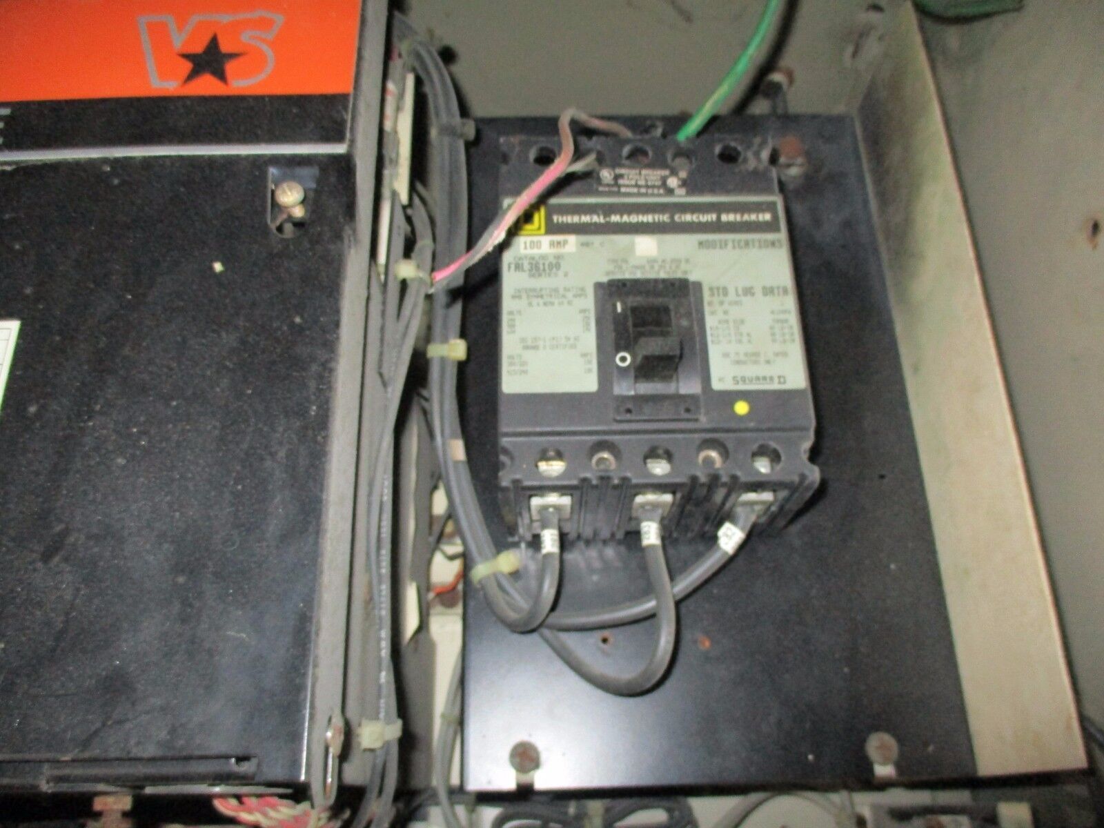 Reliance DC Drive 25C61 25HP *Broken Hinges* Used
