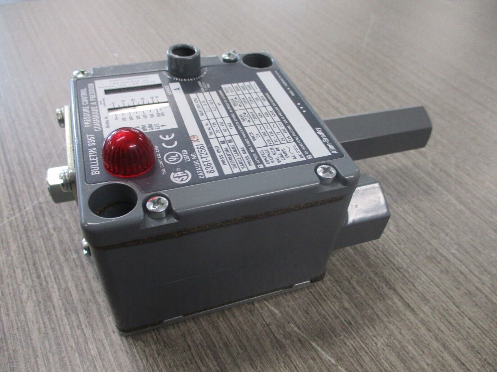 Allen-Bradley Pressure Control 836T-T256JX9 Ser.A Range : 60-650 PSI New Surplus