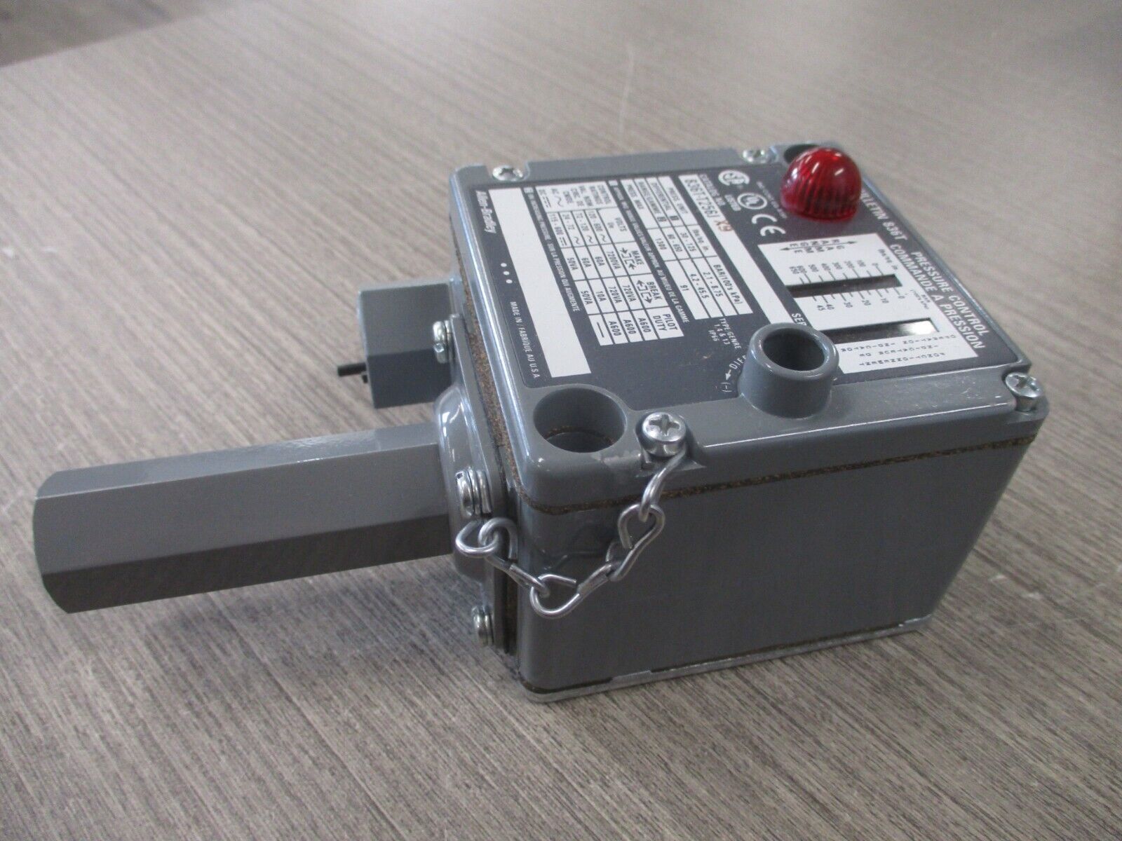 Allen-Bradley Pressure Control 836T-T256JX9 Ser.A Range : 60-650 PSI New Surplus