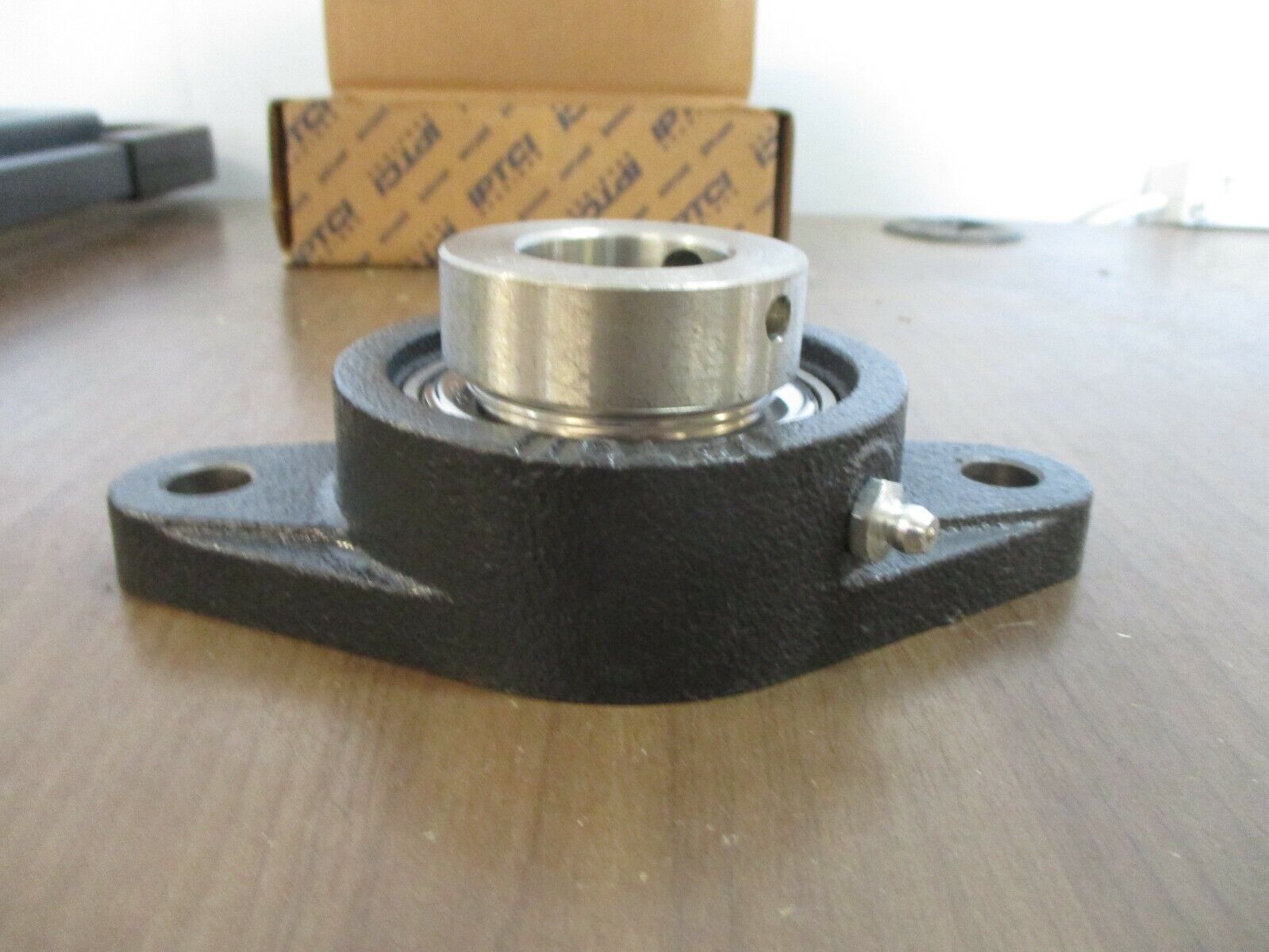 IPTCI Eccentric Locking 2-Bolt Flange SNAFL 207 20 1-1/4" Stainless / Cast Iron