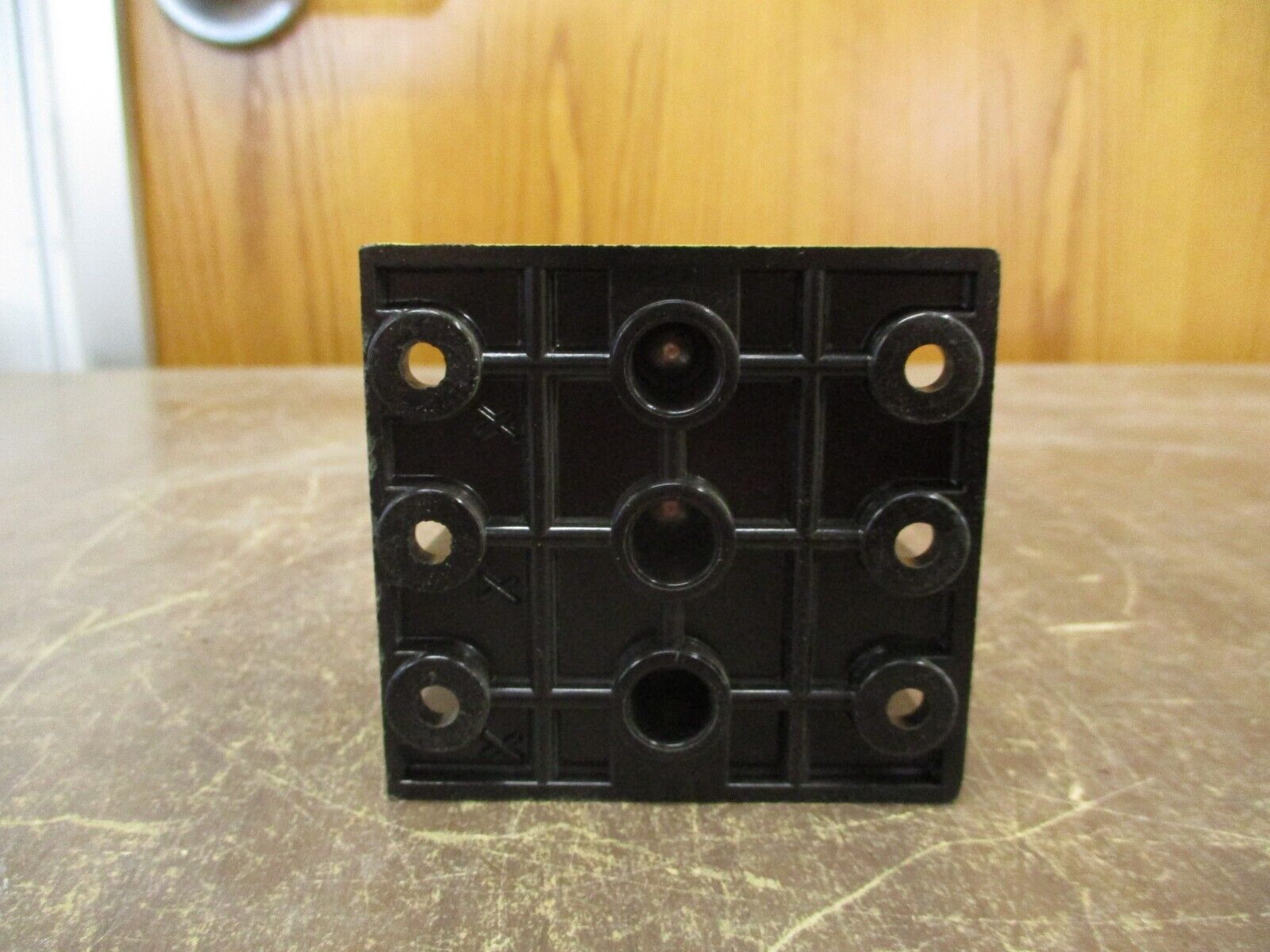Buss Power Distribution Block 16204-3 175A 600V 3P Line (1): 2/0-8, 10-14 Used