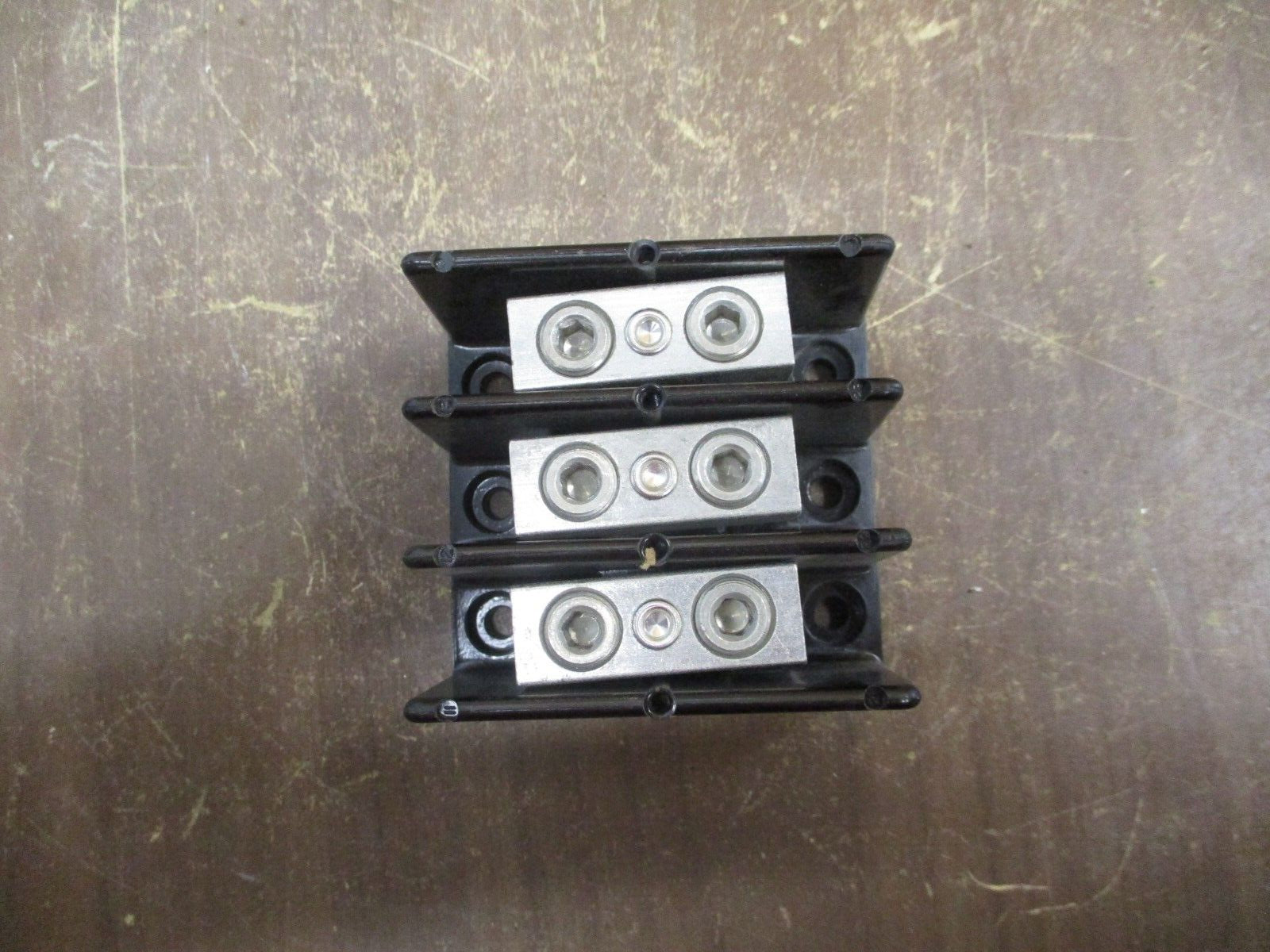 Buss Power Distribution Block 16204-3 175A 600V 3P Line (1): 2/0-8, 10-14 Used