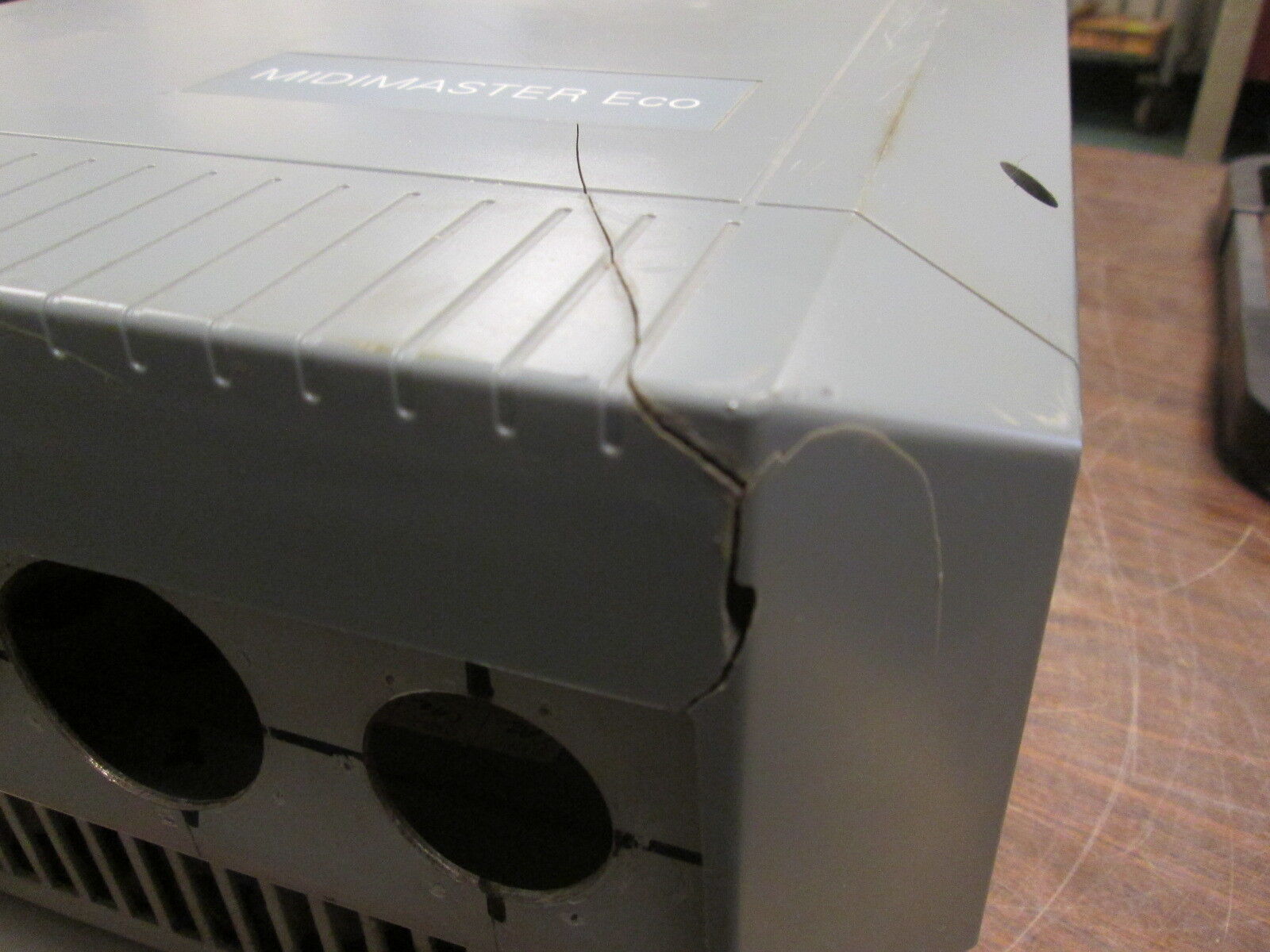 Siemens Midimaster 6SE9523-0DG40 20HP, Used *Cracked Cover*