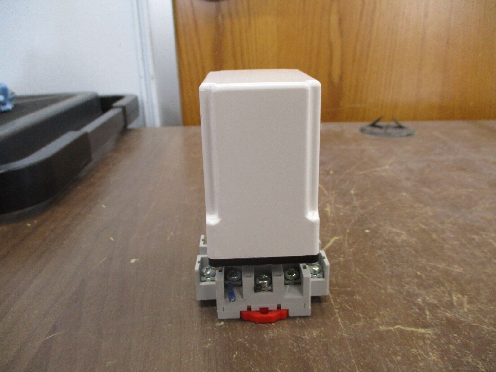 Eaton Time Delay Relay TMR5CF2S120 120V AC/DC Delay: Fixed 2 Sec w/ Base Used