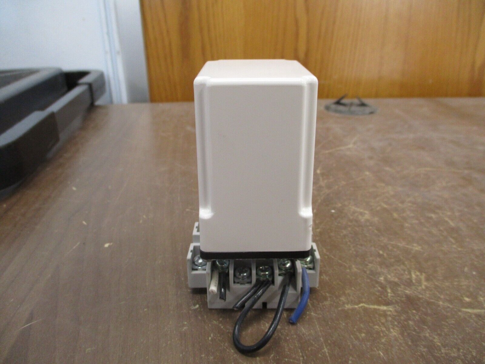 Eaton Time Delay Relay TMR5CF2S120 120V AC/DC Delay: Fixed 2 Sec w/ Base Used