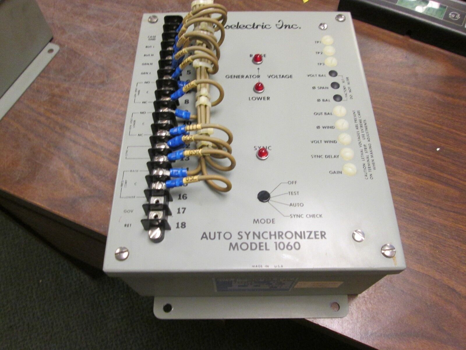 Russelectric Model 1060 Auto Synchronizer 1060F1 120V AC 50/60 Hz