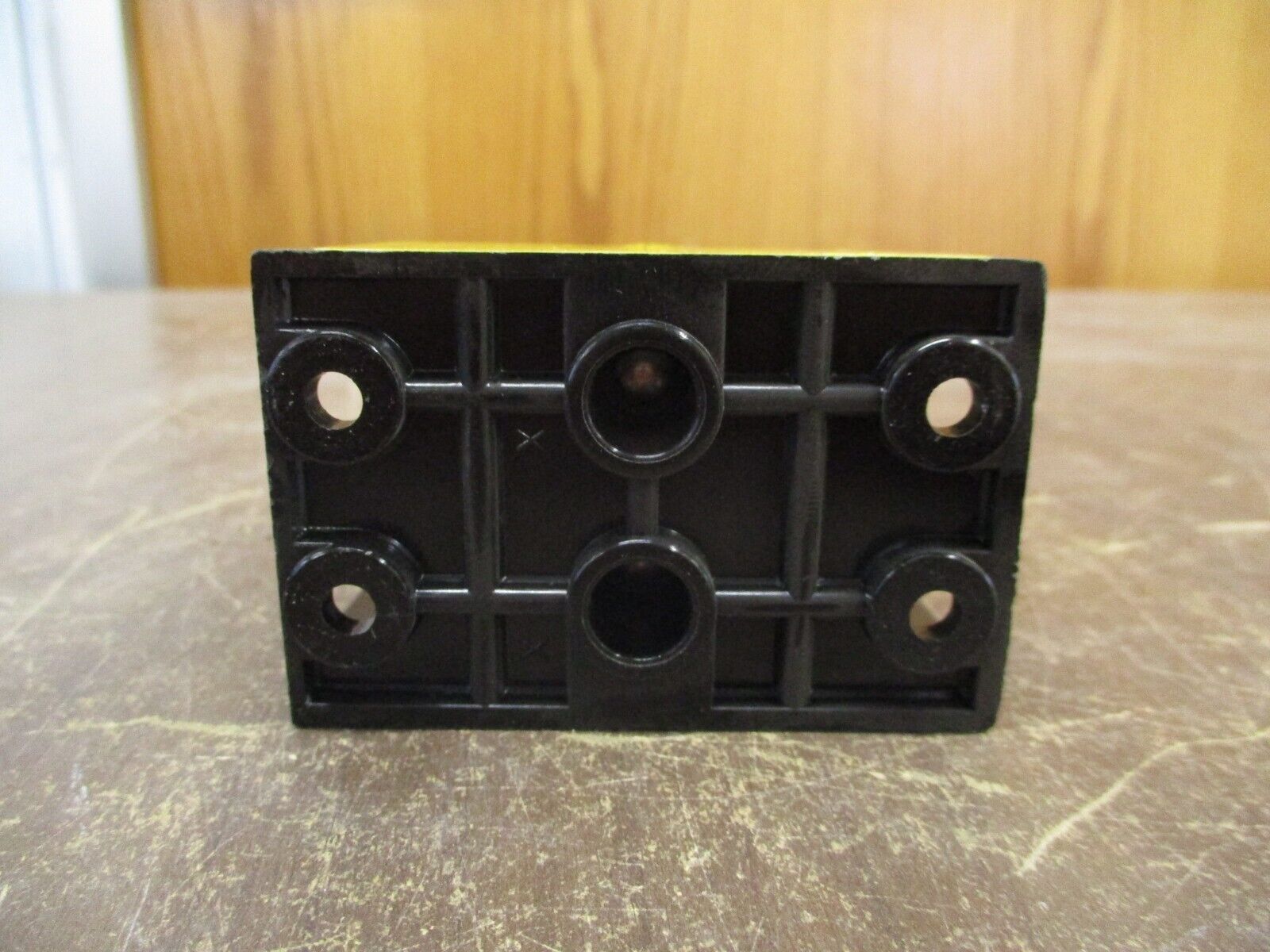 Buss Power Distribution Block 16204-2 175A 600V 2P Line (1): 2/0-8, 10-14 Used
