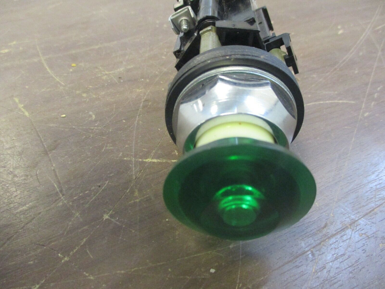 Westinghouse Illuminated Push Button PB1T1B Model B 120V 60Hz Green Used
