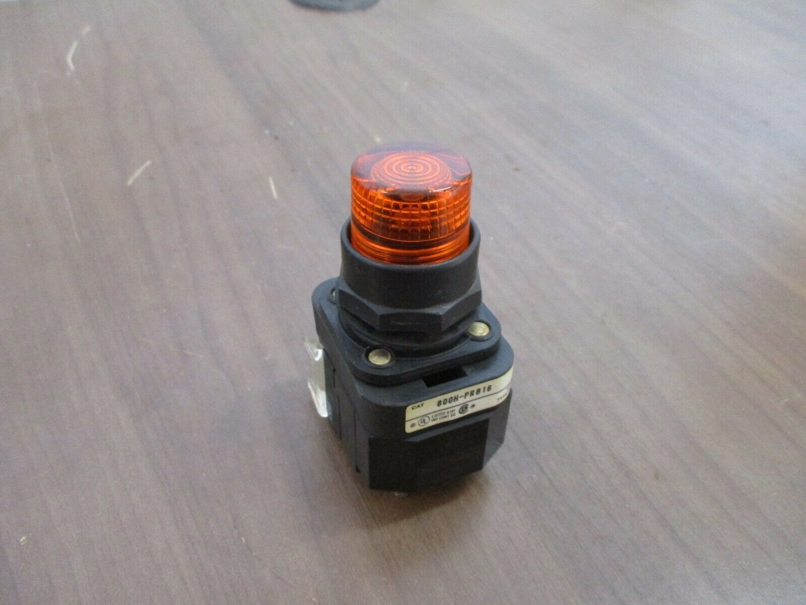 Allen-Bradley Illuminated Push Button 800H-PRB16 Ser. F Amber 120V 50/60Hz Used
