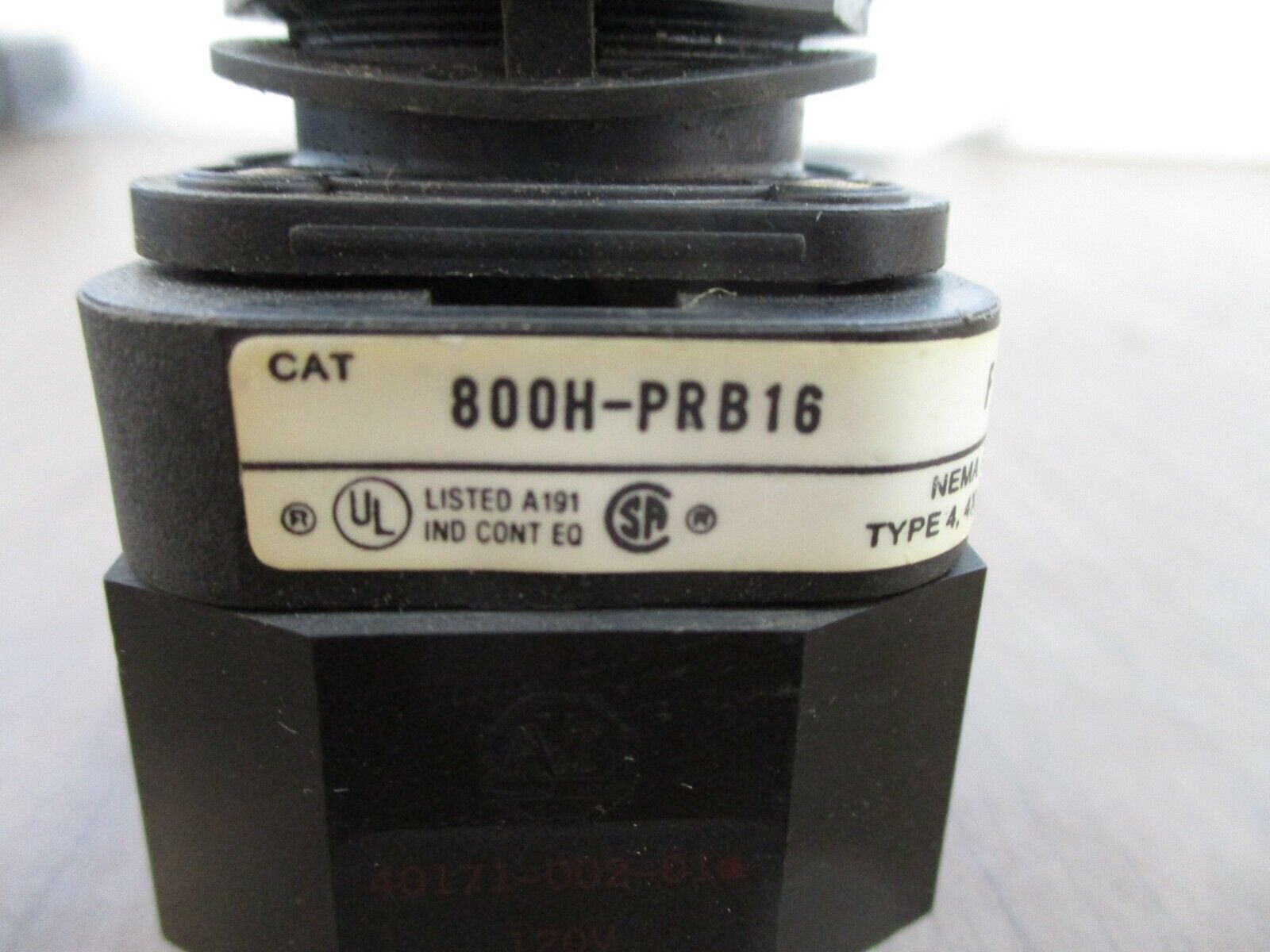 Allen-Bradley Illuminated Push Button 800H-PRB16 Ser. F Amber 120V 50/60Hz Used