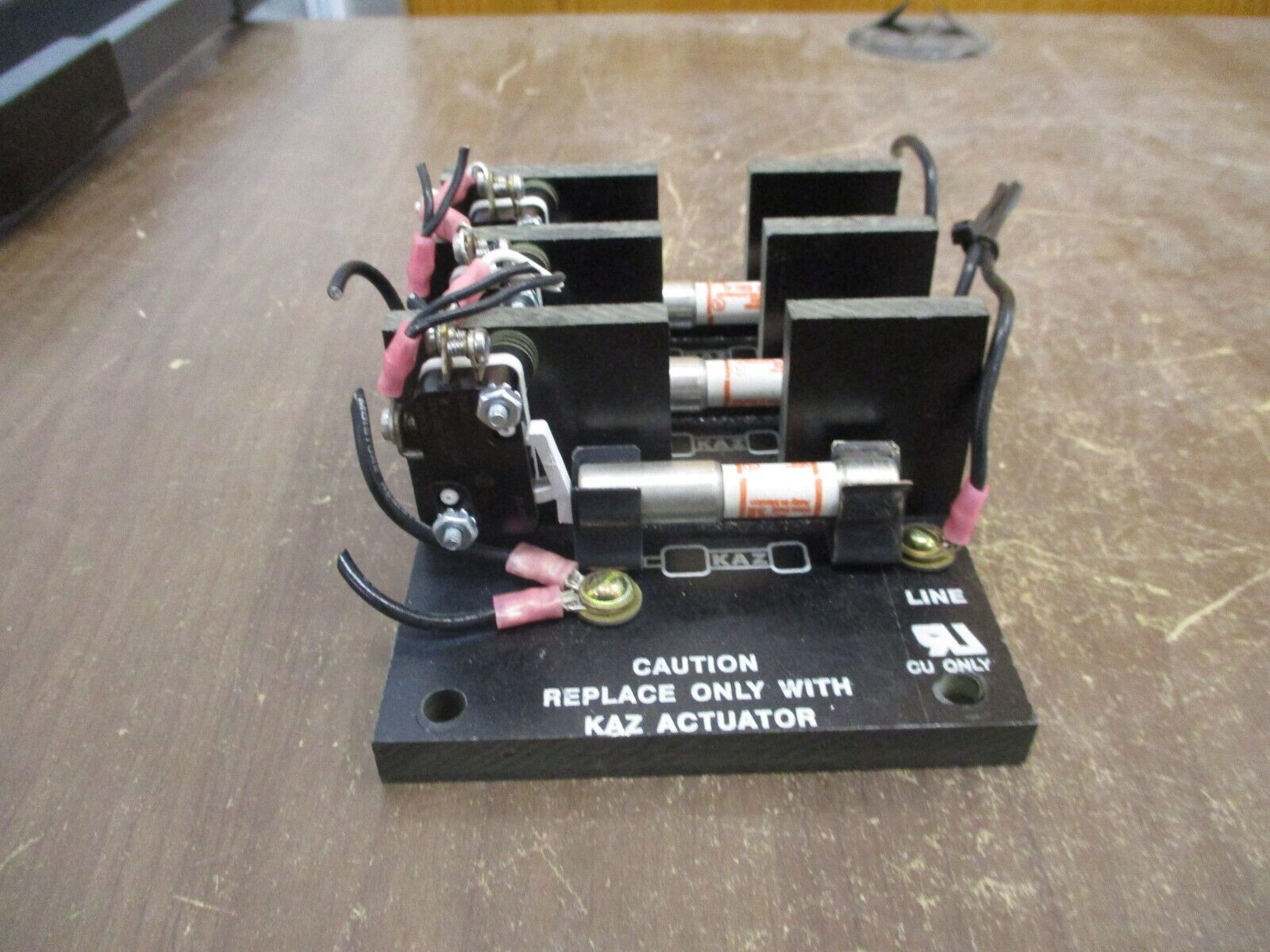 Buss Fuse Block 2788-3 3P w/ (3) TI-600 Fuses Used