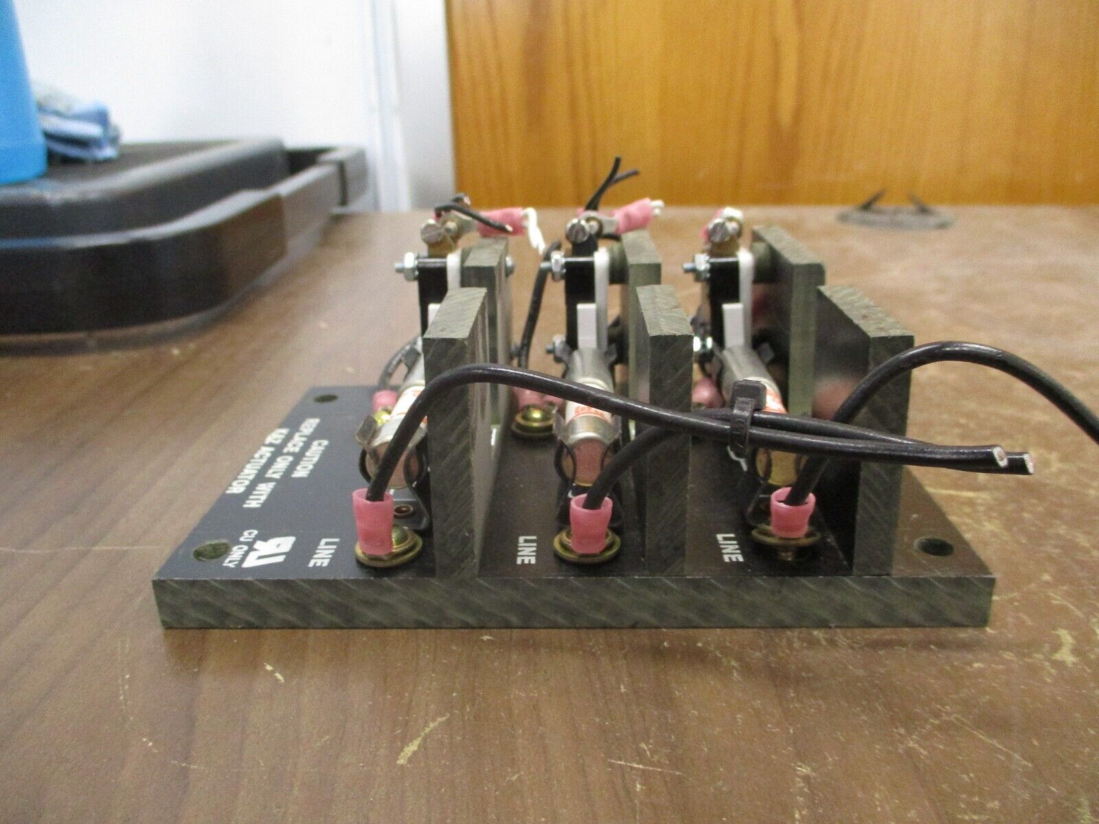 Buss Fuse Block 2788-3 3P w/ (3) TI-600 Fuses Used